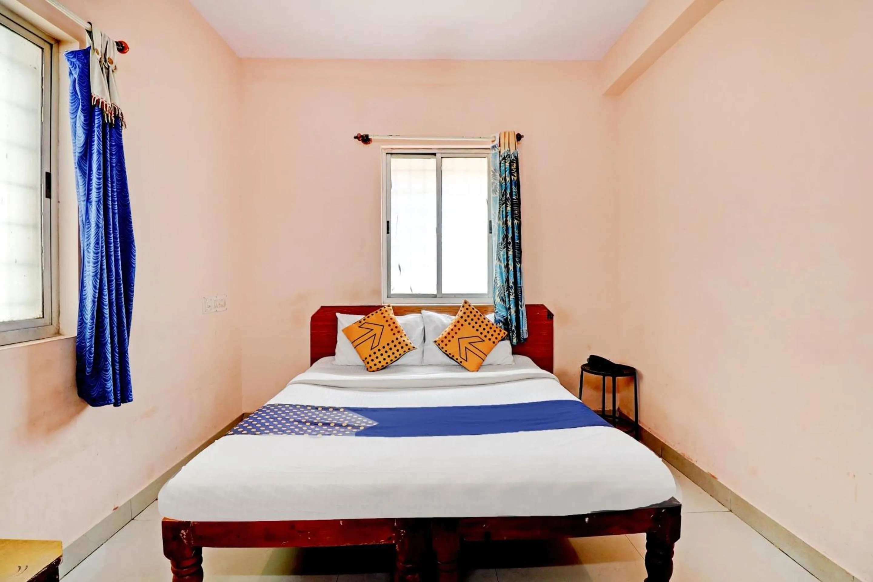 Bedroom, Bed in Hotel O Spot on S L V Comfort