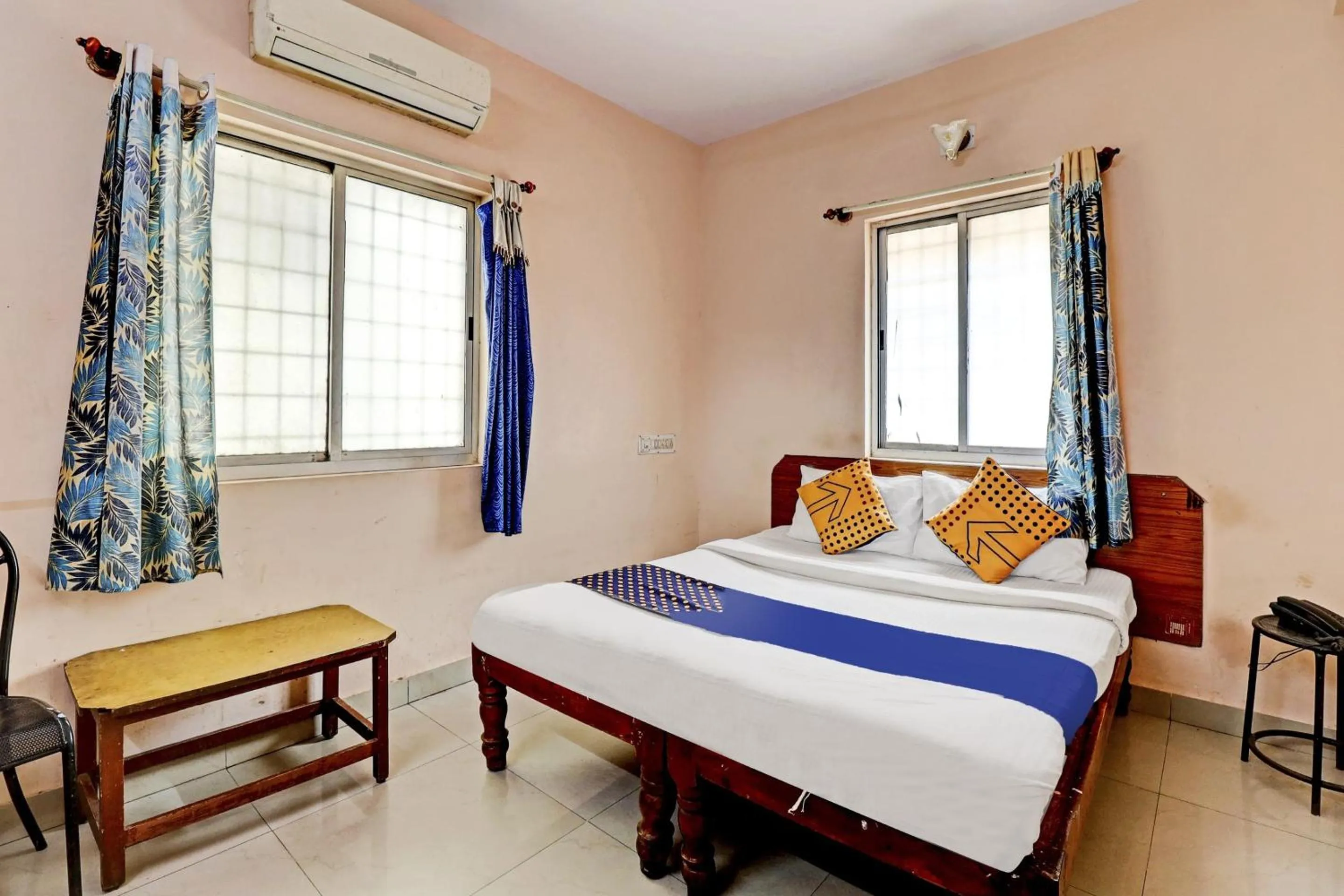 Bedroom, Bed in Hotel O Spot on S L V Comfort