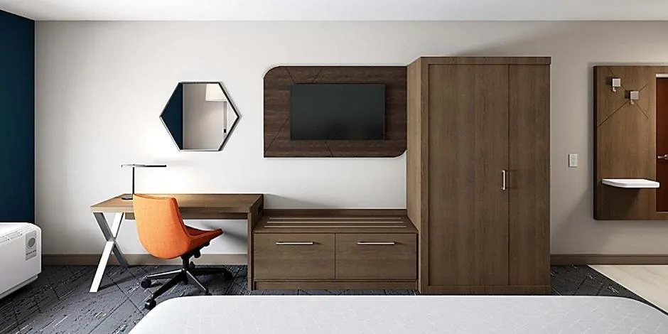 TV and multimedia, Bed in Holiday Inn Express & Suites - Harrisonburg University Area by IHG