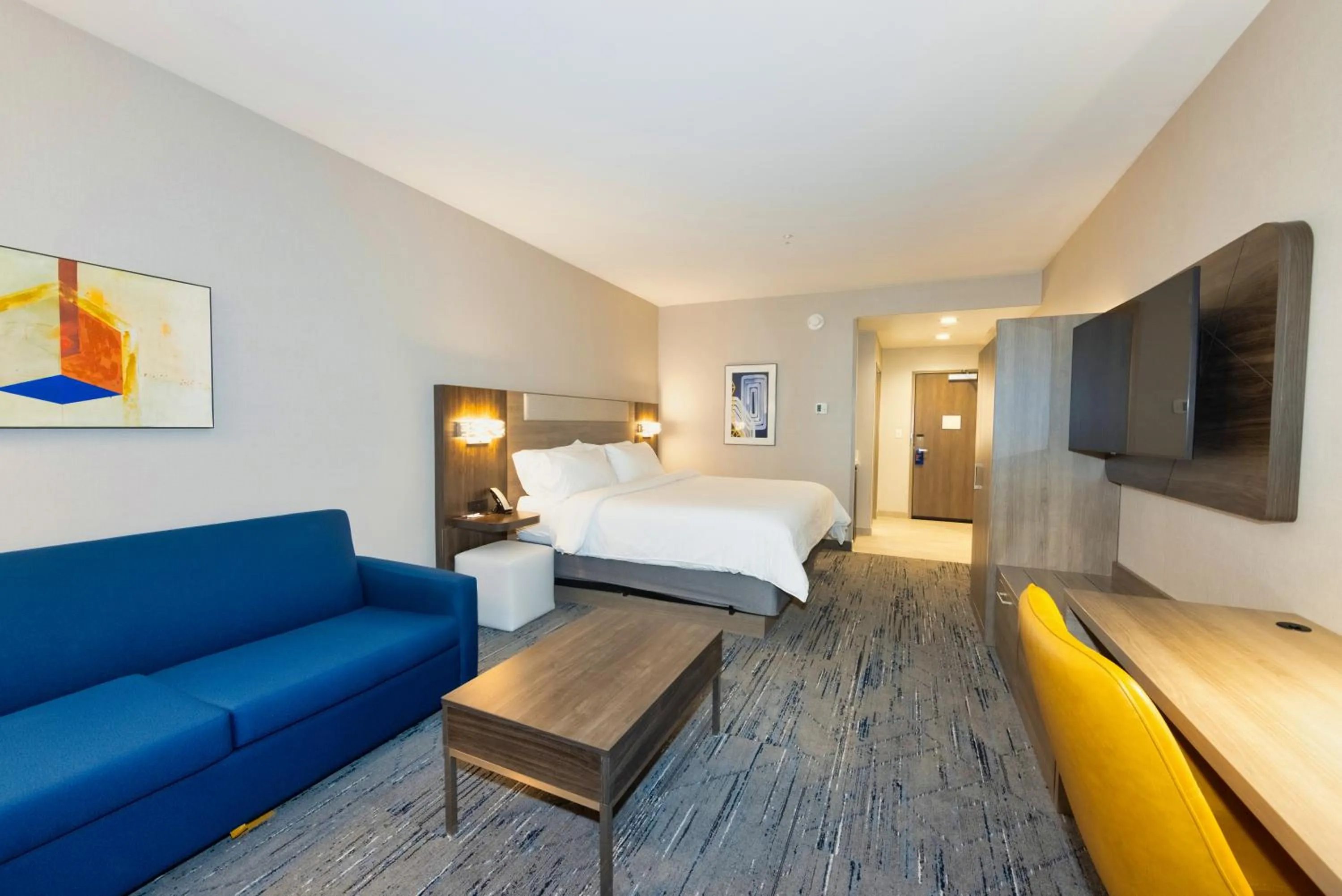 Guests, Bed in Holiday Inn Express & Suites - Harrisonburg University Area by IHG