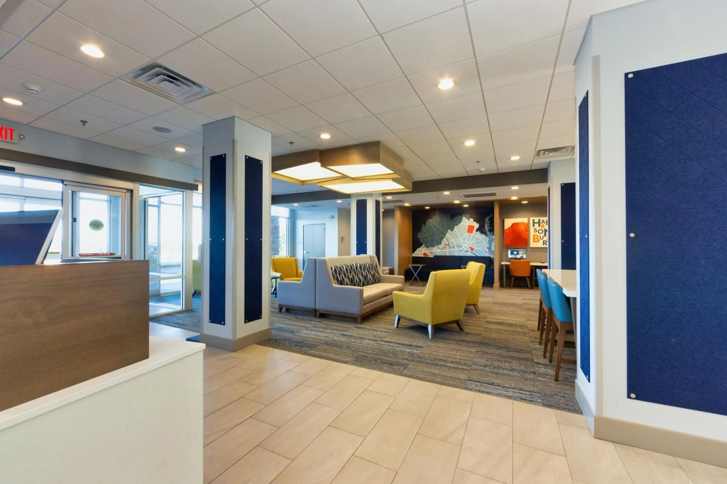 Lobby or reception in Holiday Inn Express & Suites - Harrisonburg University Area by IHG