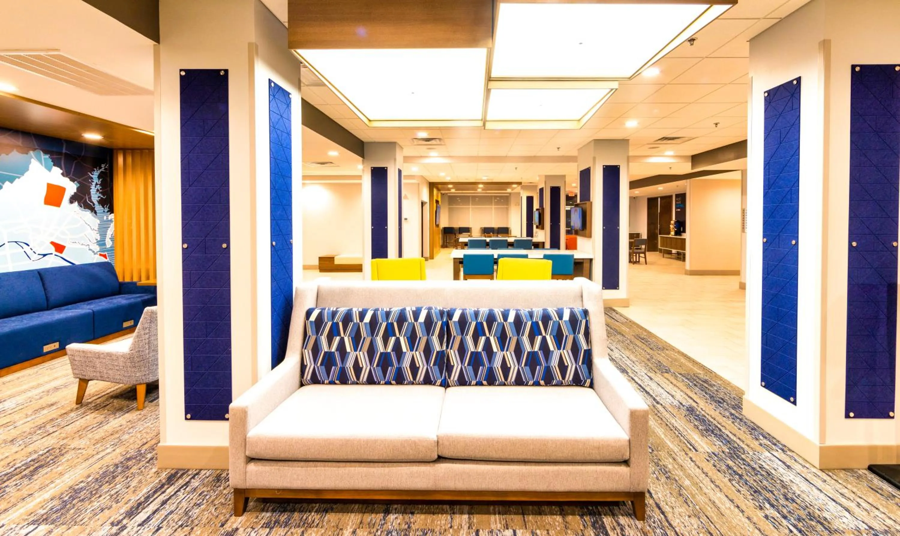 Lobby or reception in Holiday Inn Express & Suites - Harrisonburg University Area by IHG