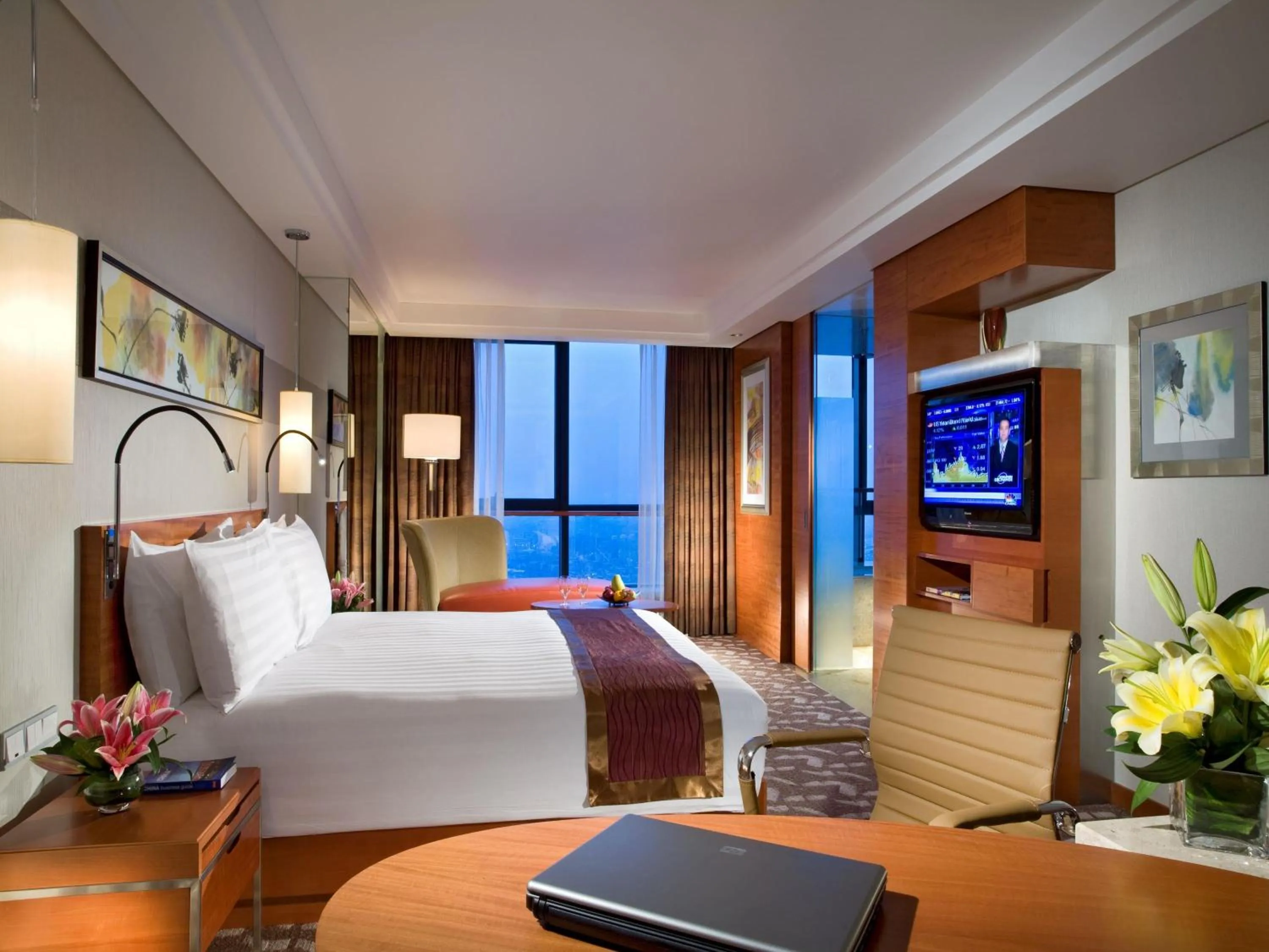 Swiss Advantage King Bed Room in Swissotel Foshan, Guangdong