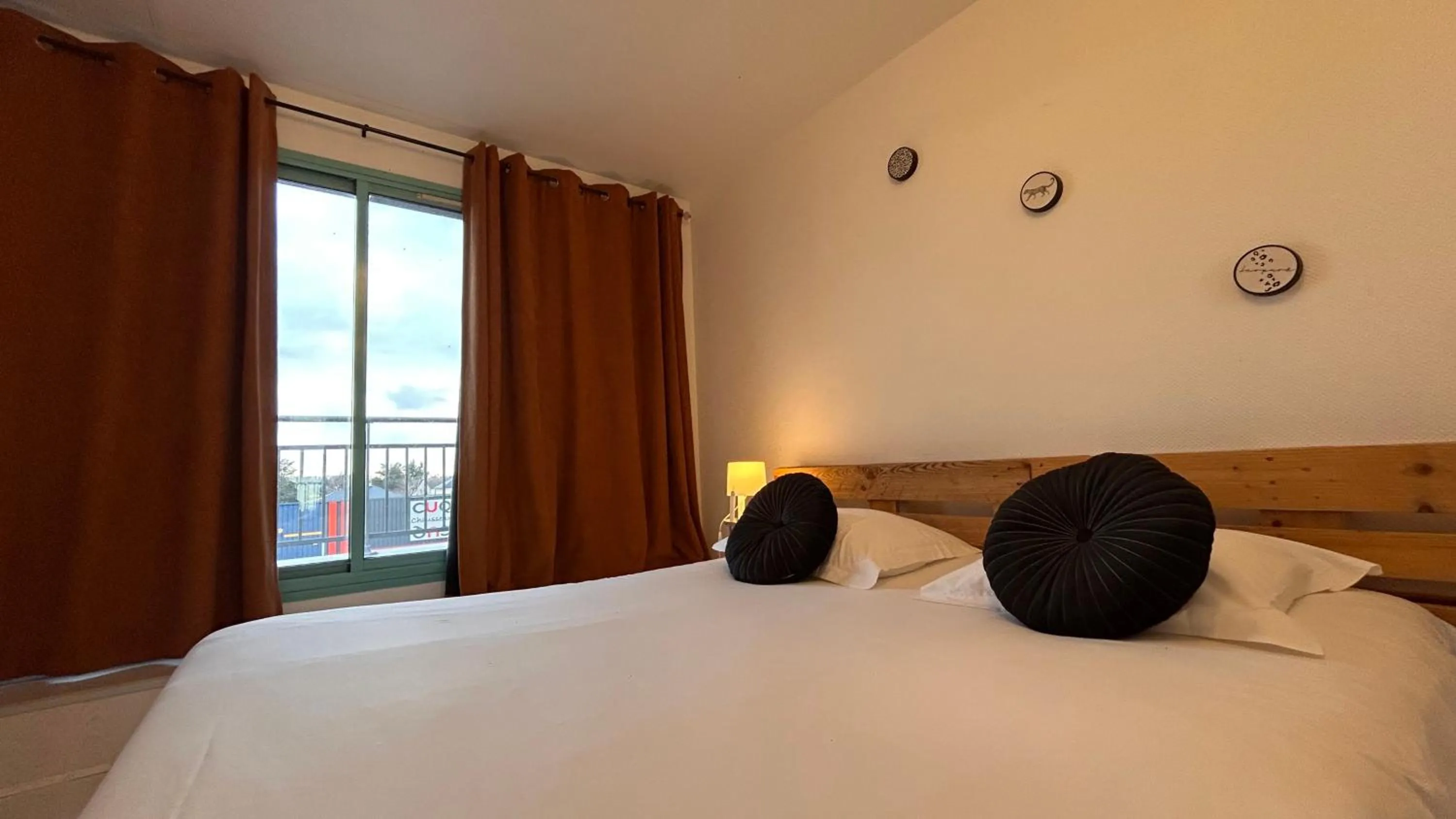 Bed in Fasthotel L'Eldorado