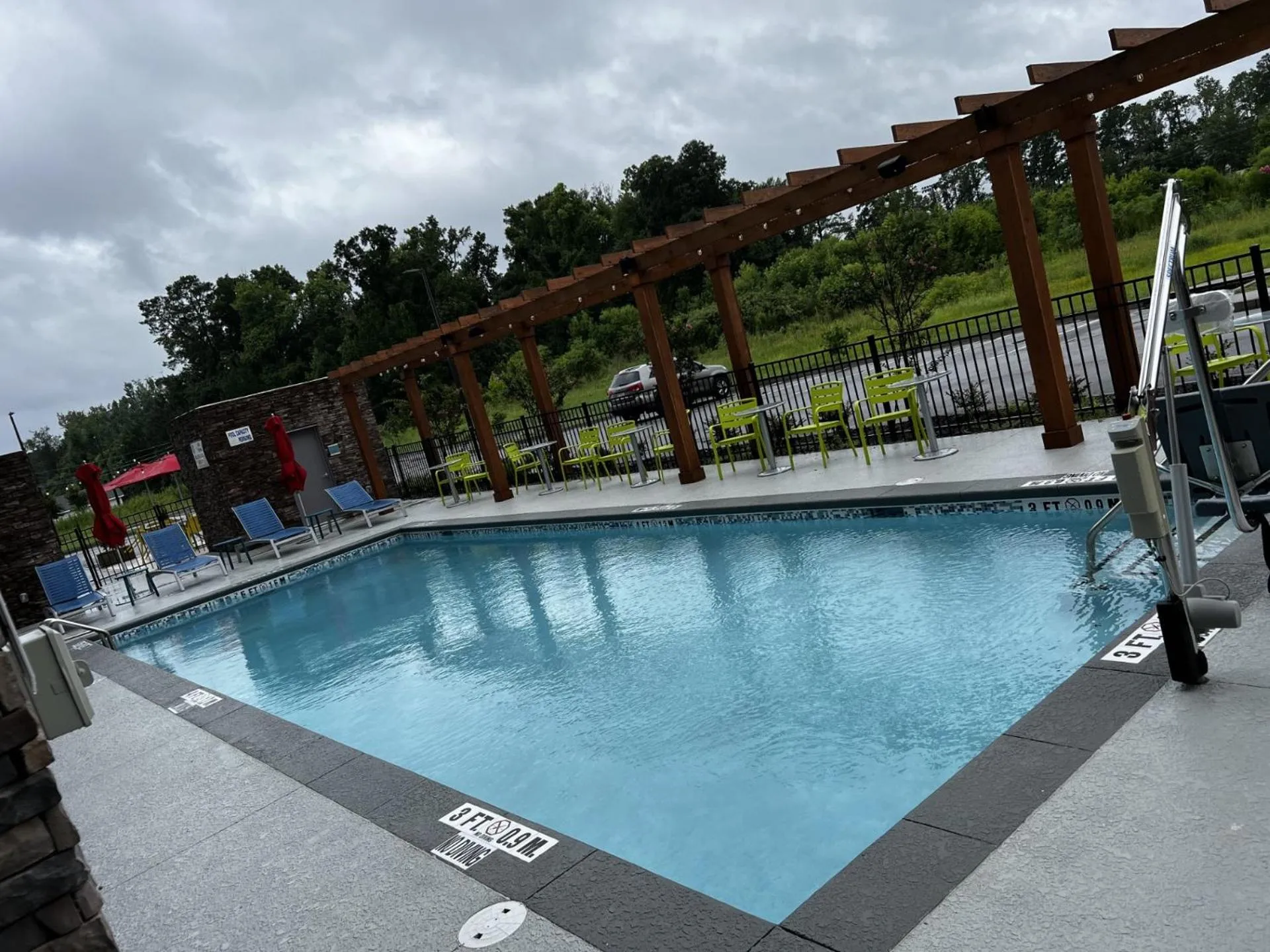 Swimming pool in Home2 Suites By Hilton Hinesville