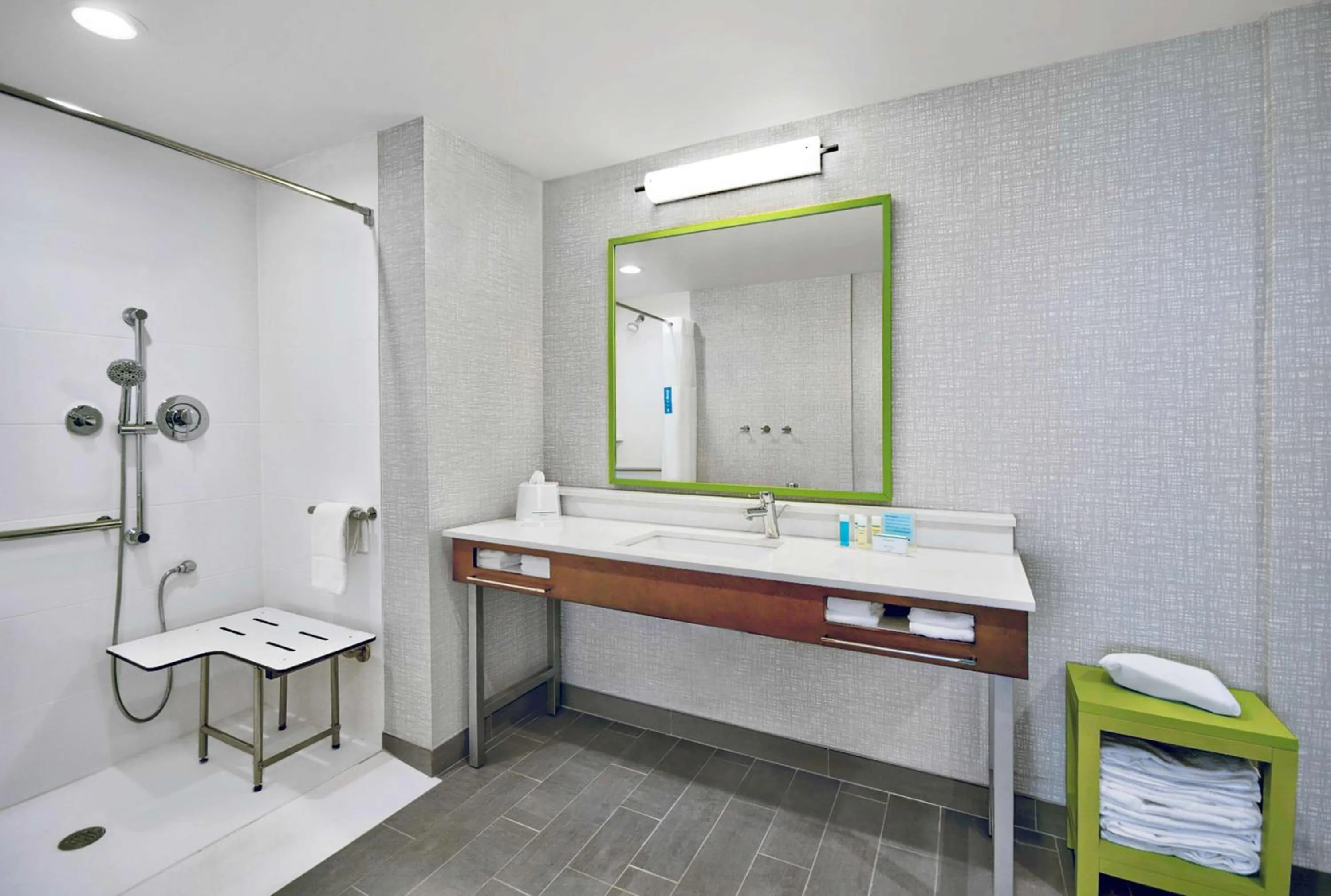 Bathroom in Hampton Inn Abingdon, Va