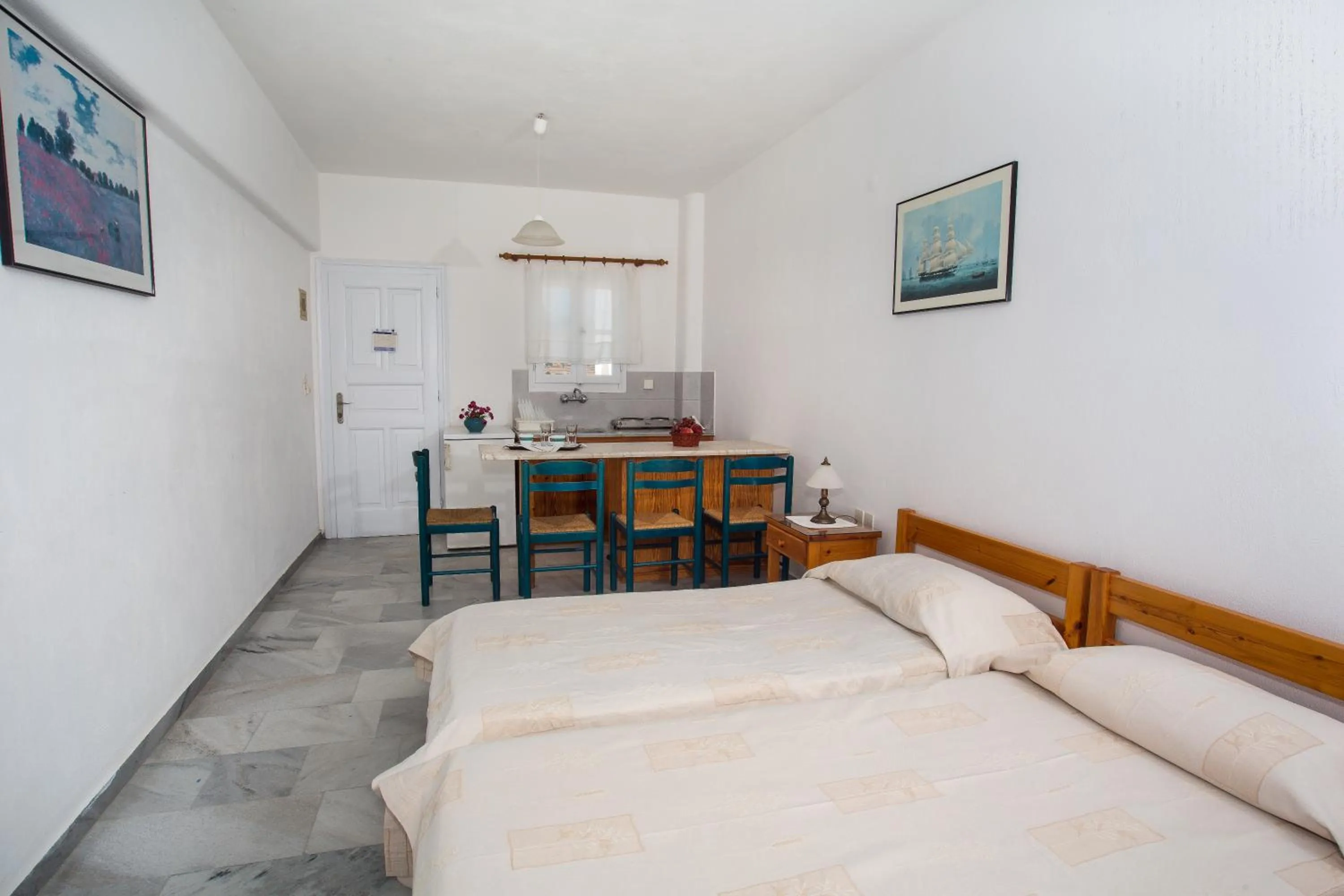 Photo of the whole room, Bed in Arkas Inn