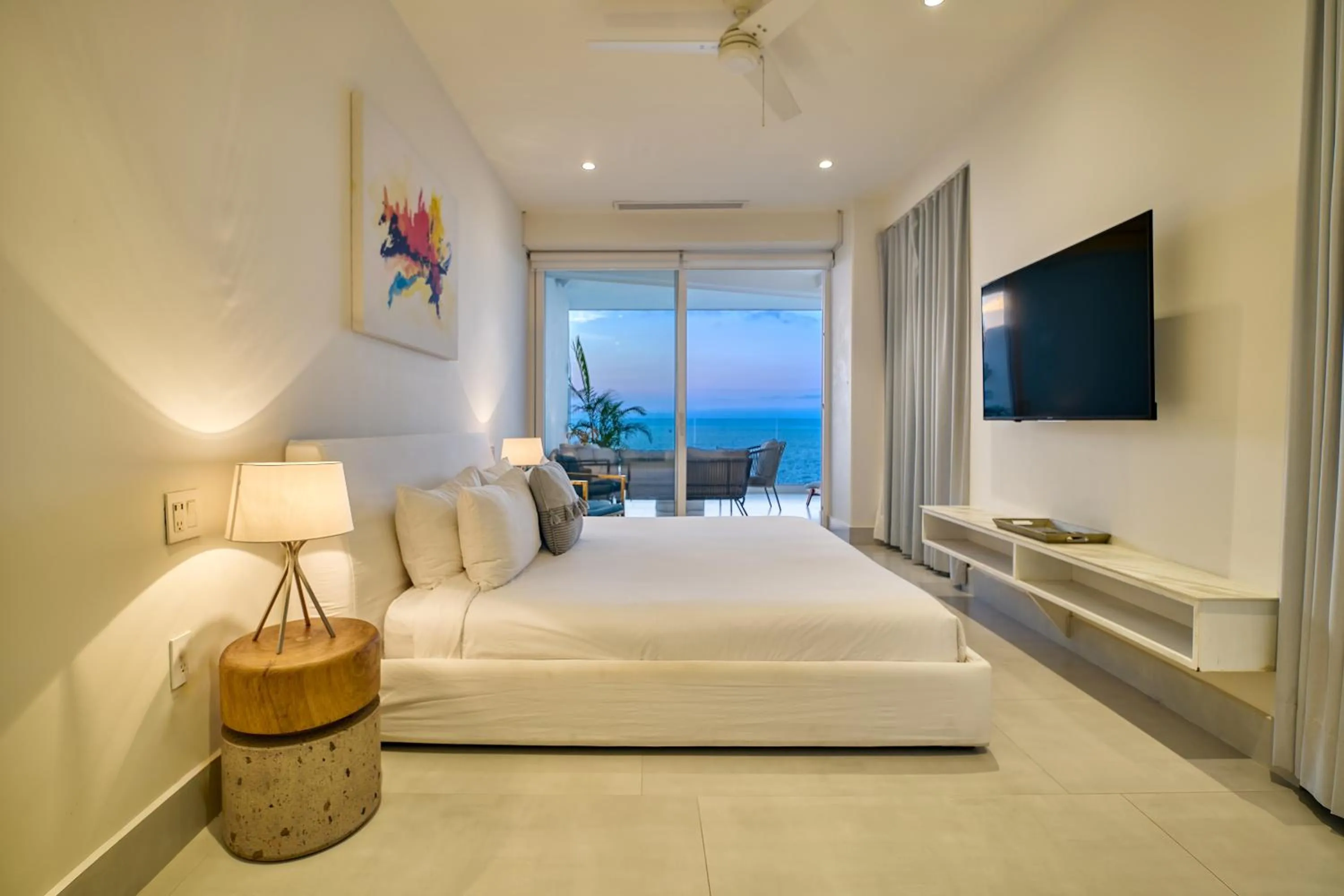 TV and multimedia, Bed in Maxwell Residences at Indah