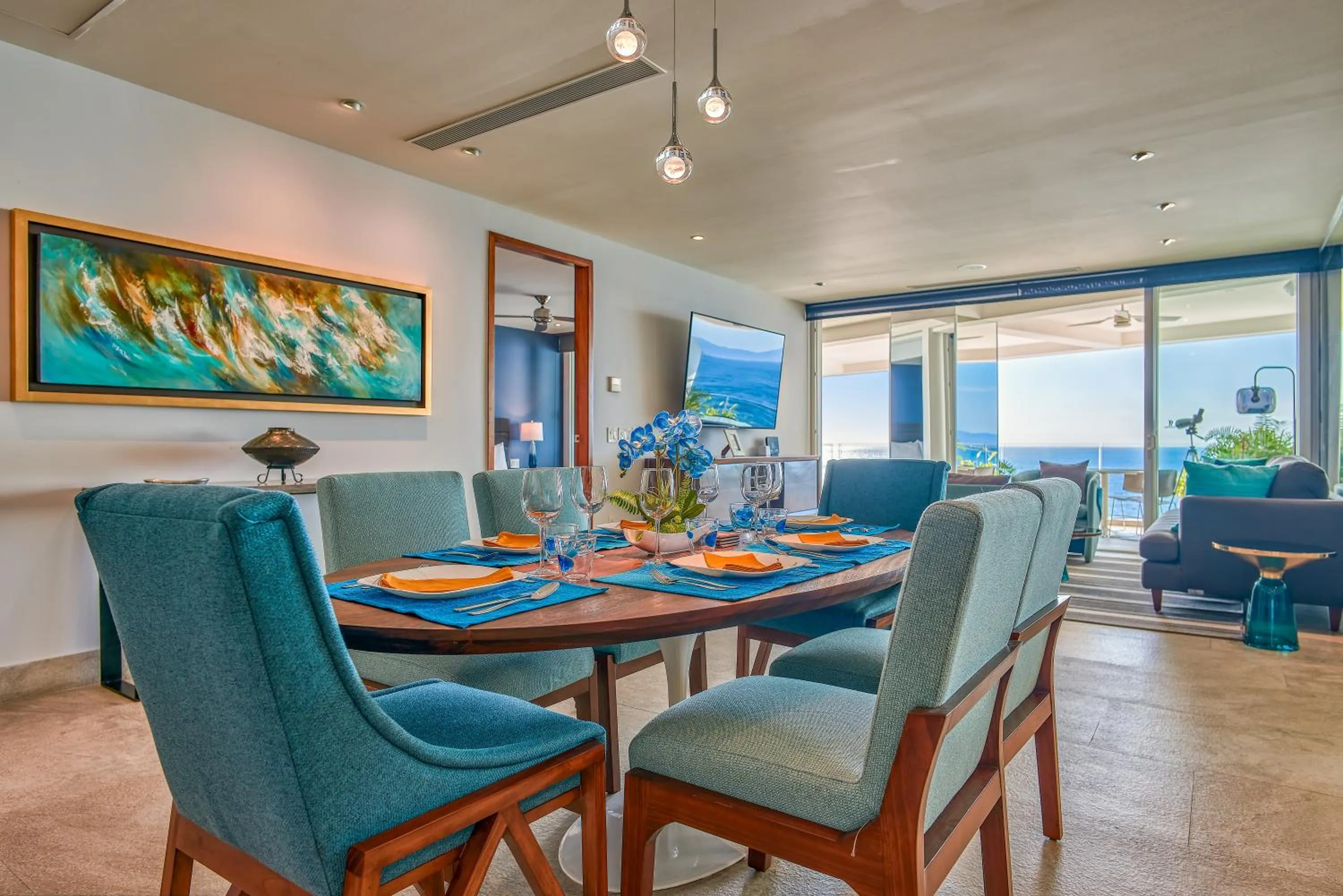 Dining area in Maxwell Residences at Indah