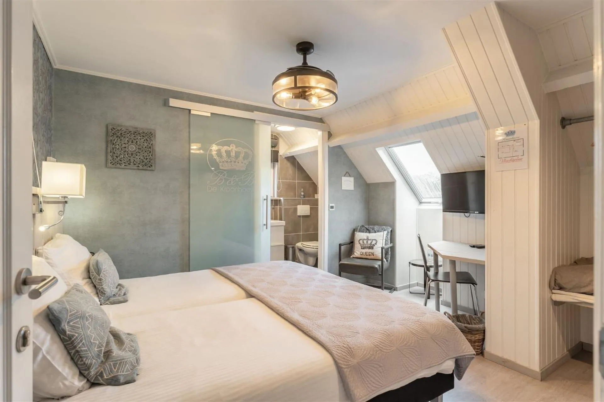 Guests, Bed in B&B De Kroonhoeve