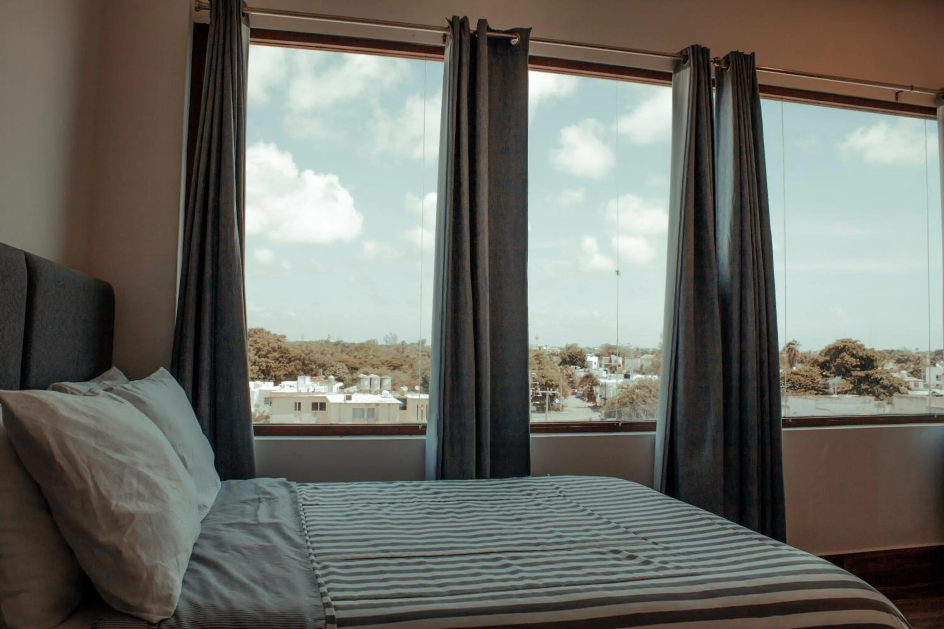 Photo of the whole room, Bed in Sky Inn Hotel - Cancun