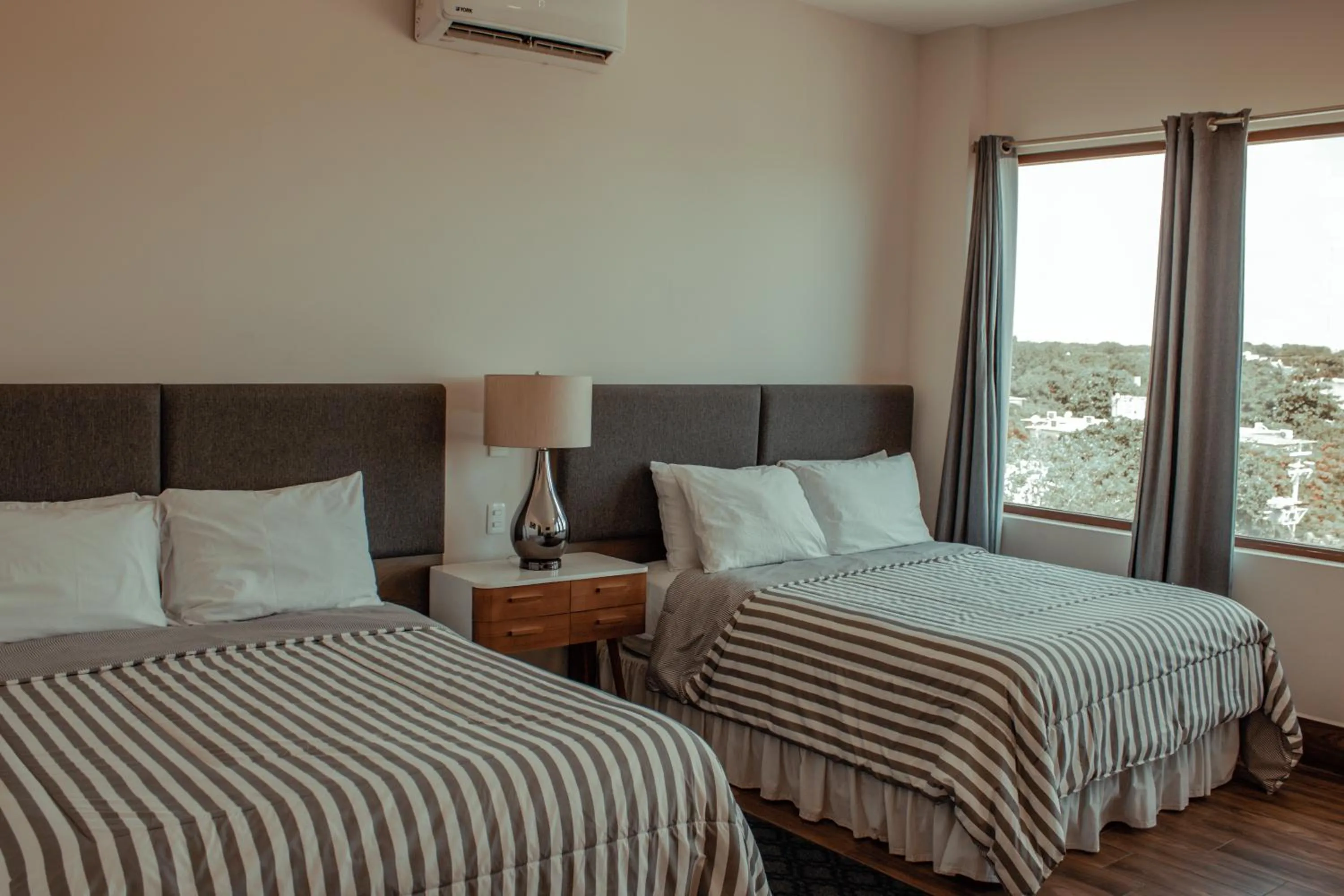 Photo of the whole room, Bed in Sky Inn Hotel - Cancun