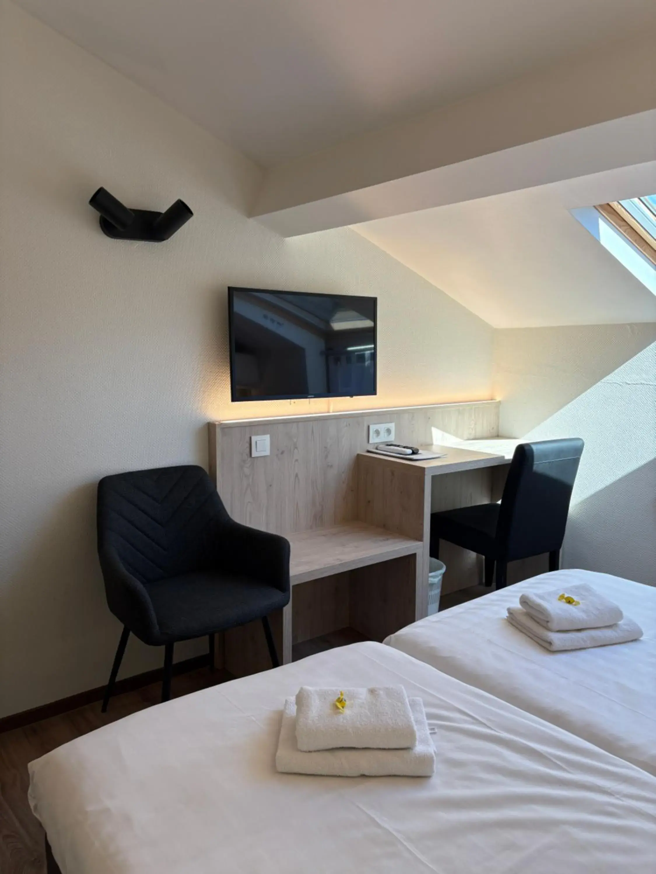 Budget Twin Room in Hotel Monika Budget Twin Room in Hotel Monika