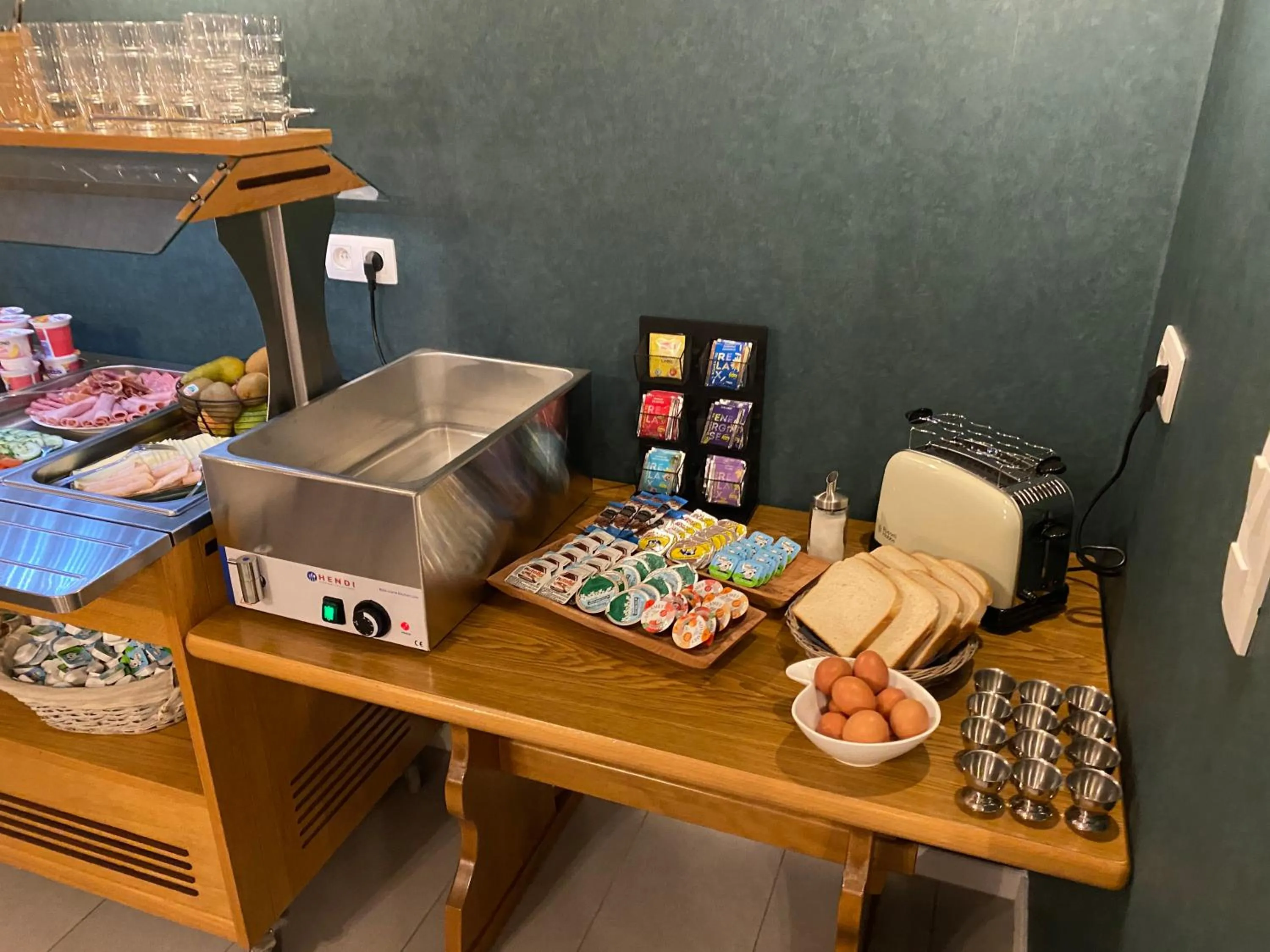 Food and drinks in Hotel Monika