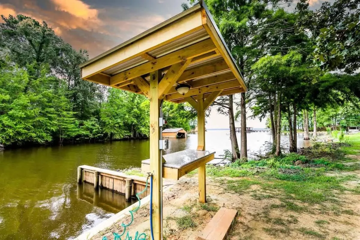 Lakefront 3BR with Bunkhouse and Kayaks, Rowboat Included