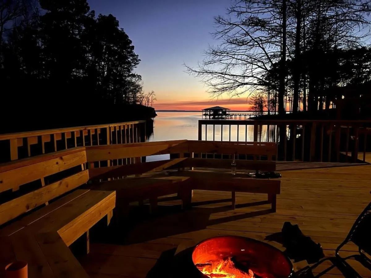 Lakefront 3BR with Bunkhouse and Kayaks, Rowboat Included