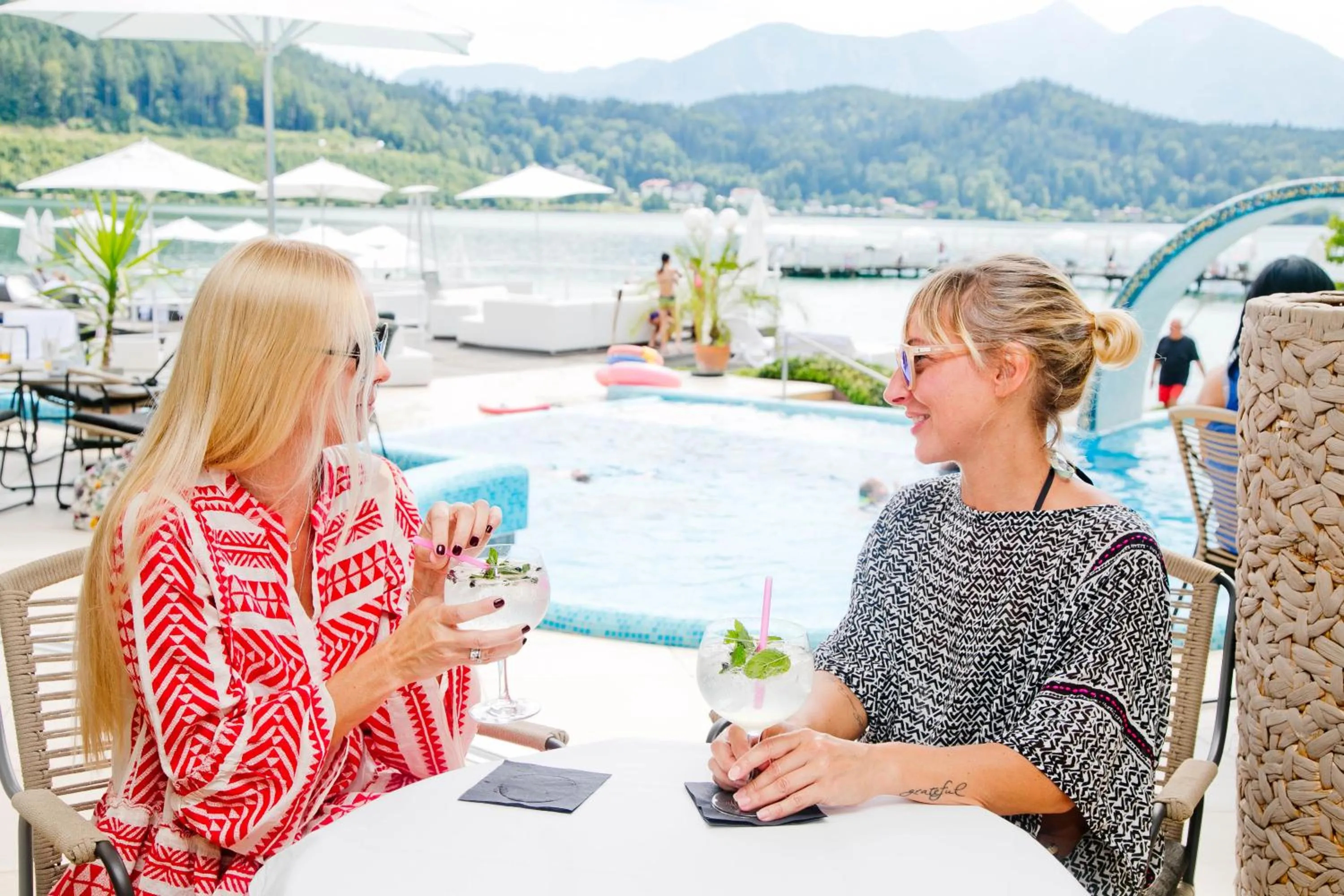 Lounge or bar in Amerika-Holzer Hotel & Resort