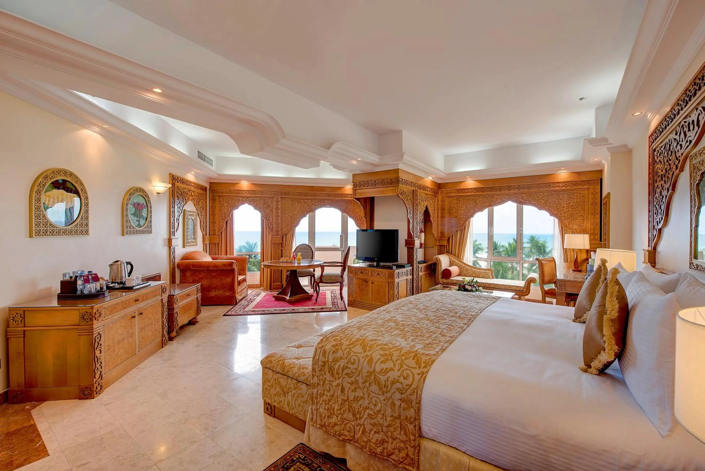 Photo of the whole room, Bed in Crowne Plaza Resort Salalah by IHG