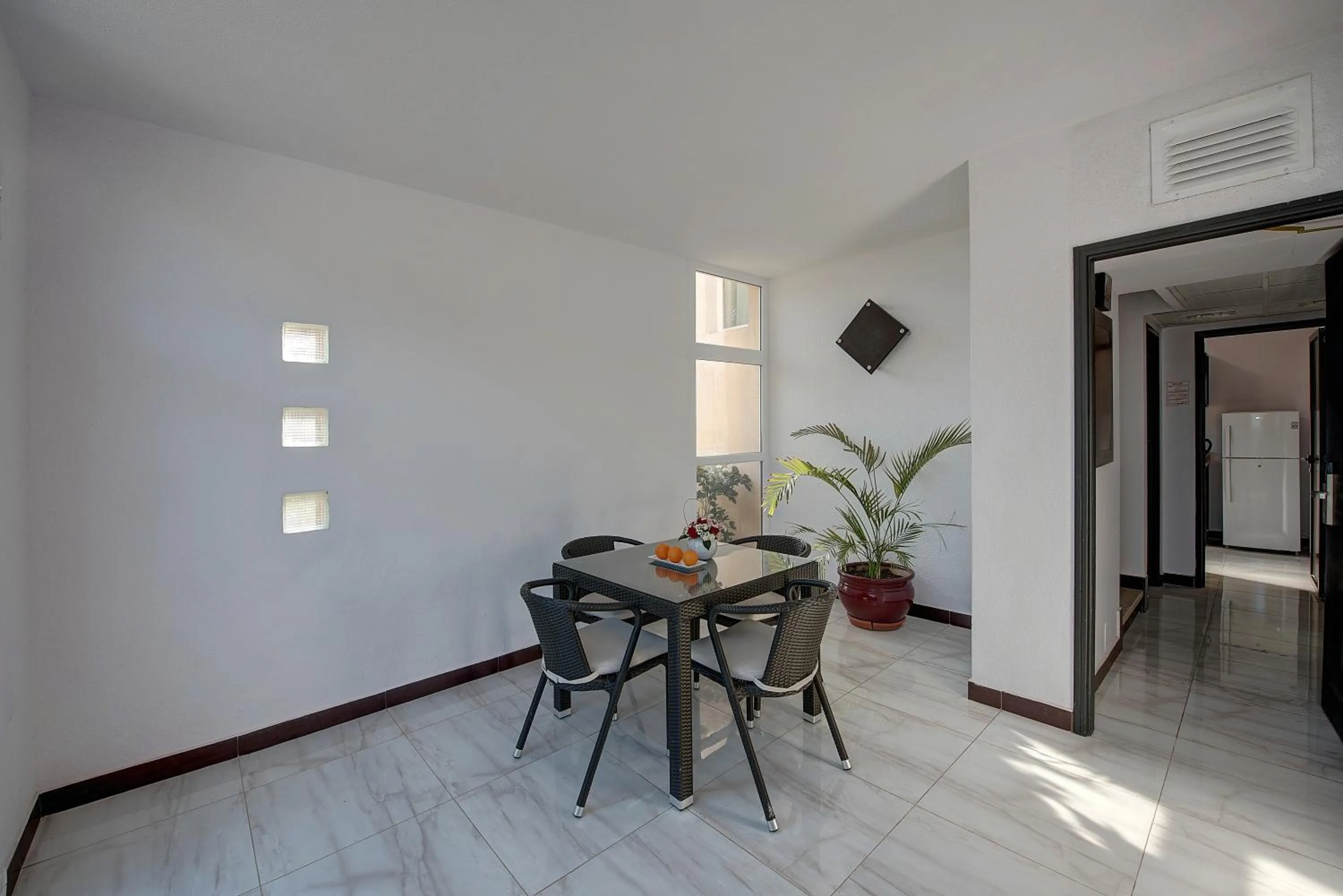 Living room in Crowne Plaza Resort Salalah by IHG