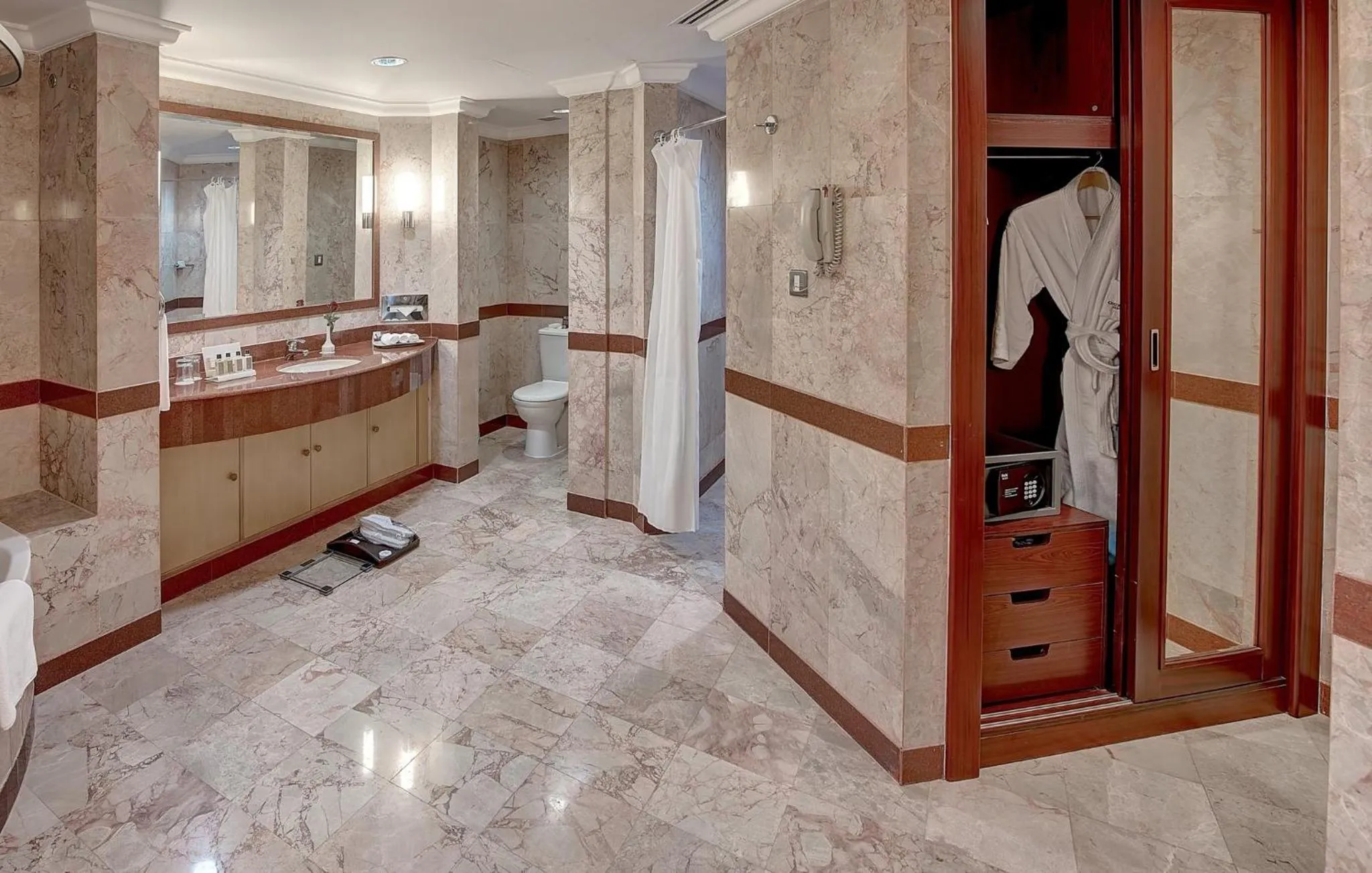 Photo of the whole room in Crowne Plaza Resort Salalah by IHG