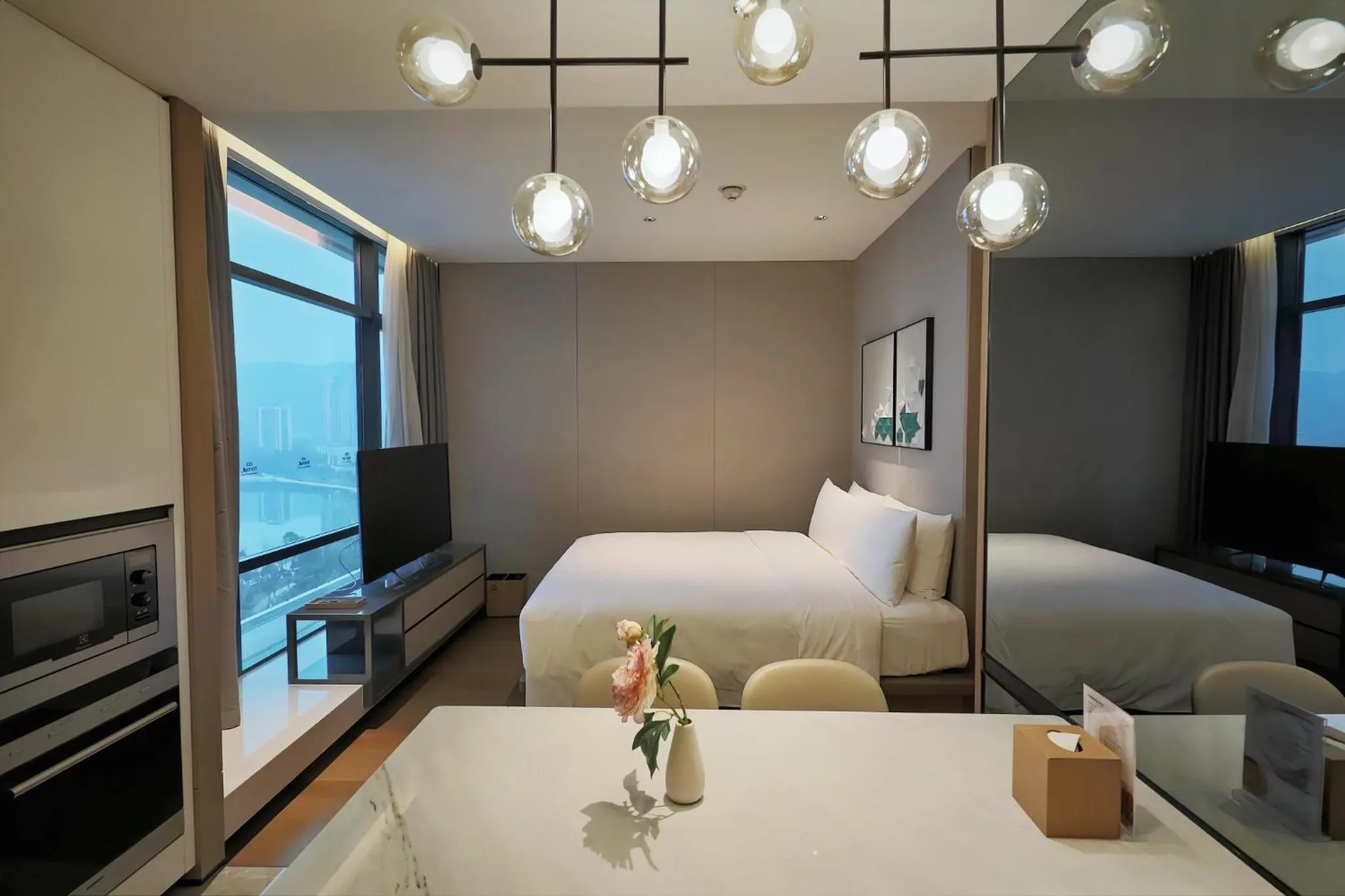 Bed in The Meixi Lake, Changsha Marriott Executive Apartments