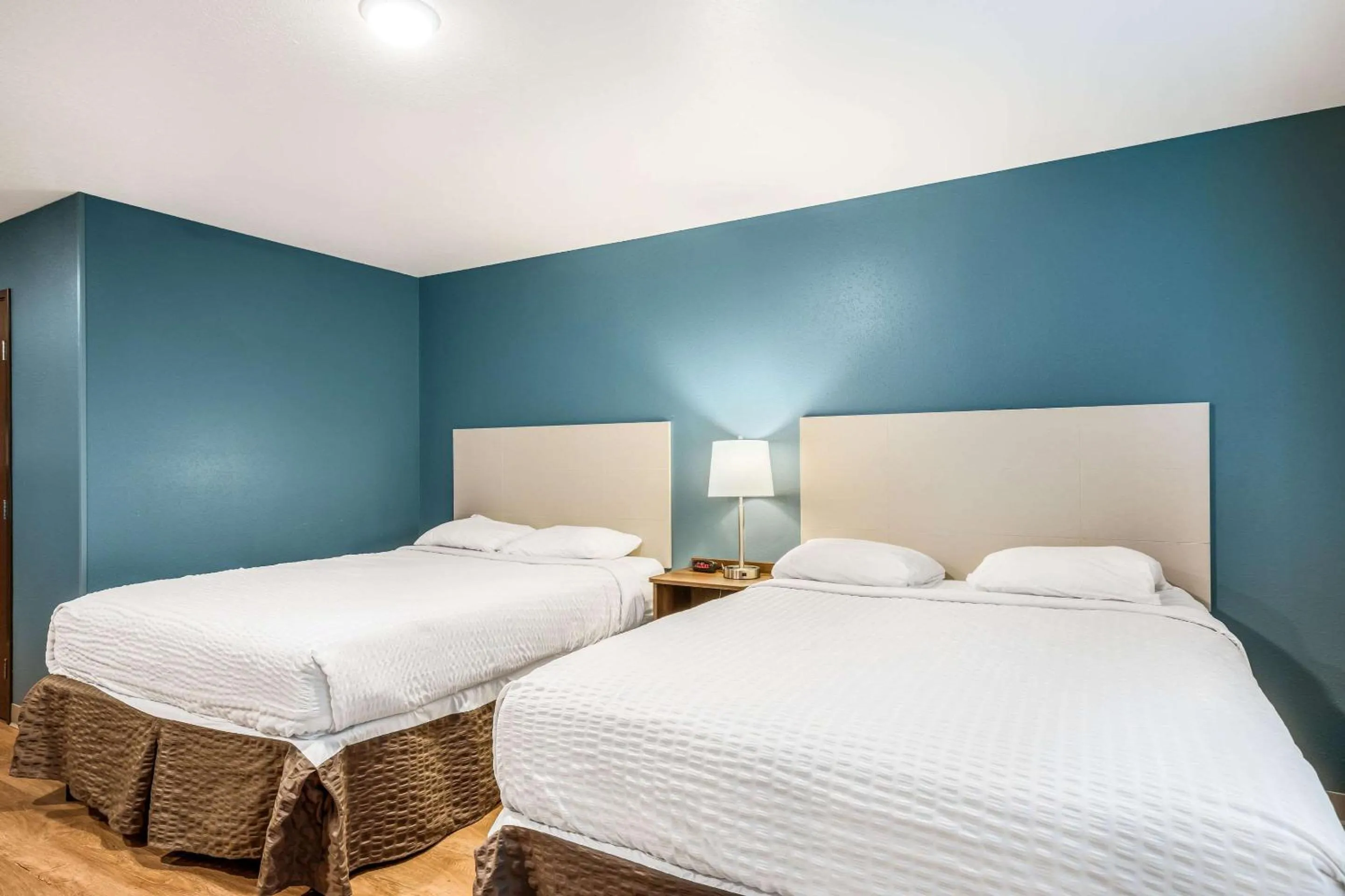 Photo of the whole room, Bed in WoodSpring Suites Elgin - Chicago