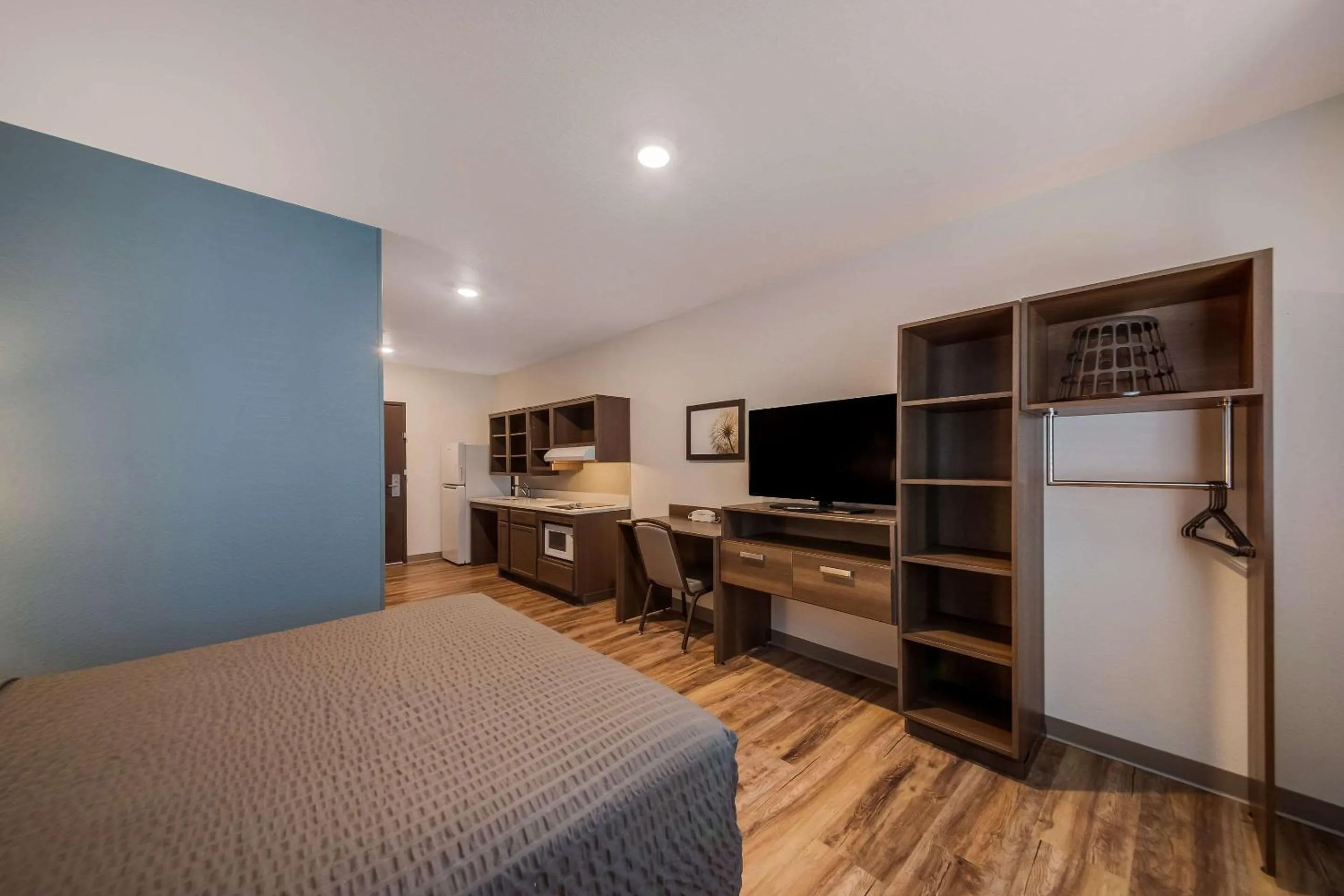 Bedroom, Bed in WoodSpring Suites Wesley Chapel-Tampa