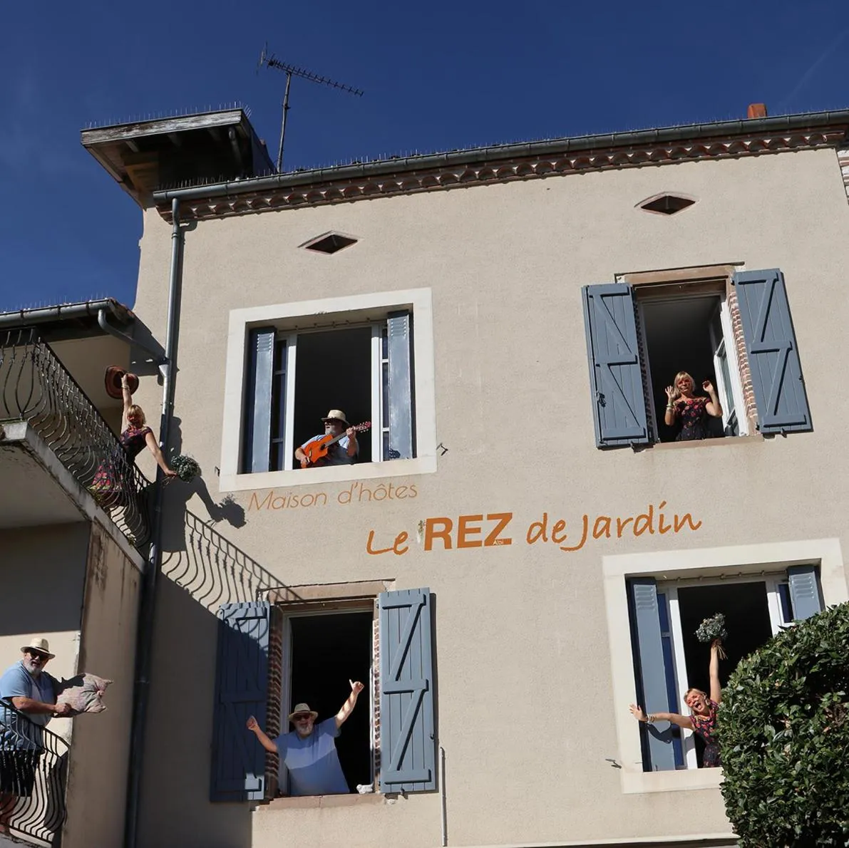 Property building in Le Rez de Jardin Albi