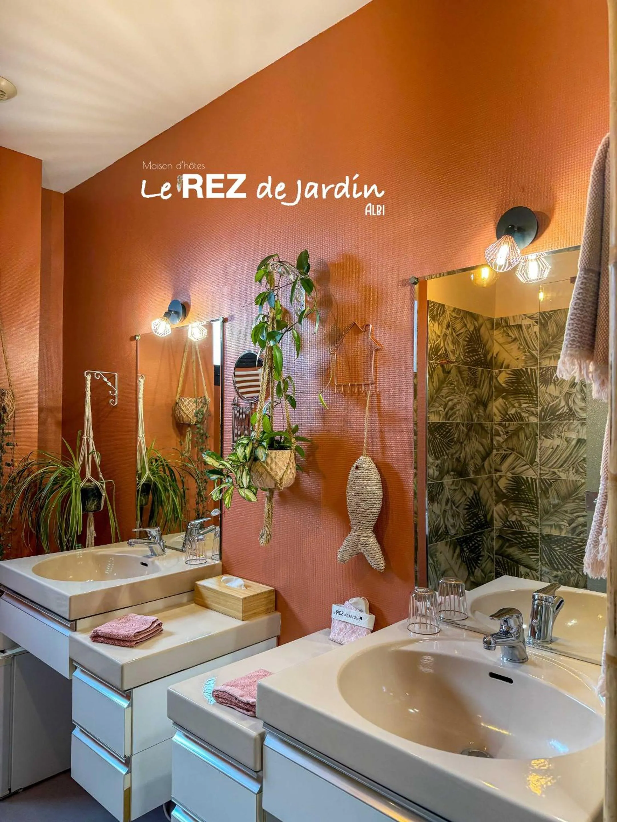 Bathroom in Le Rez de Jardin Albi