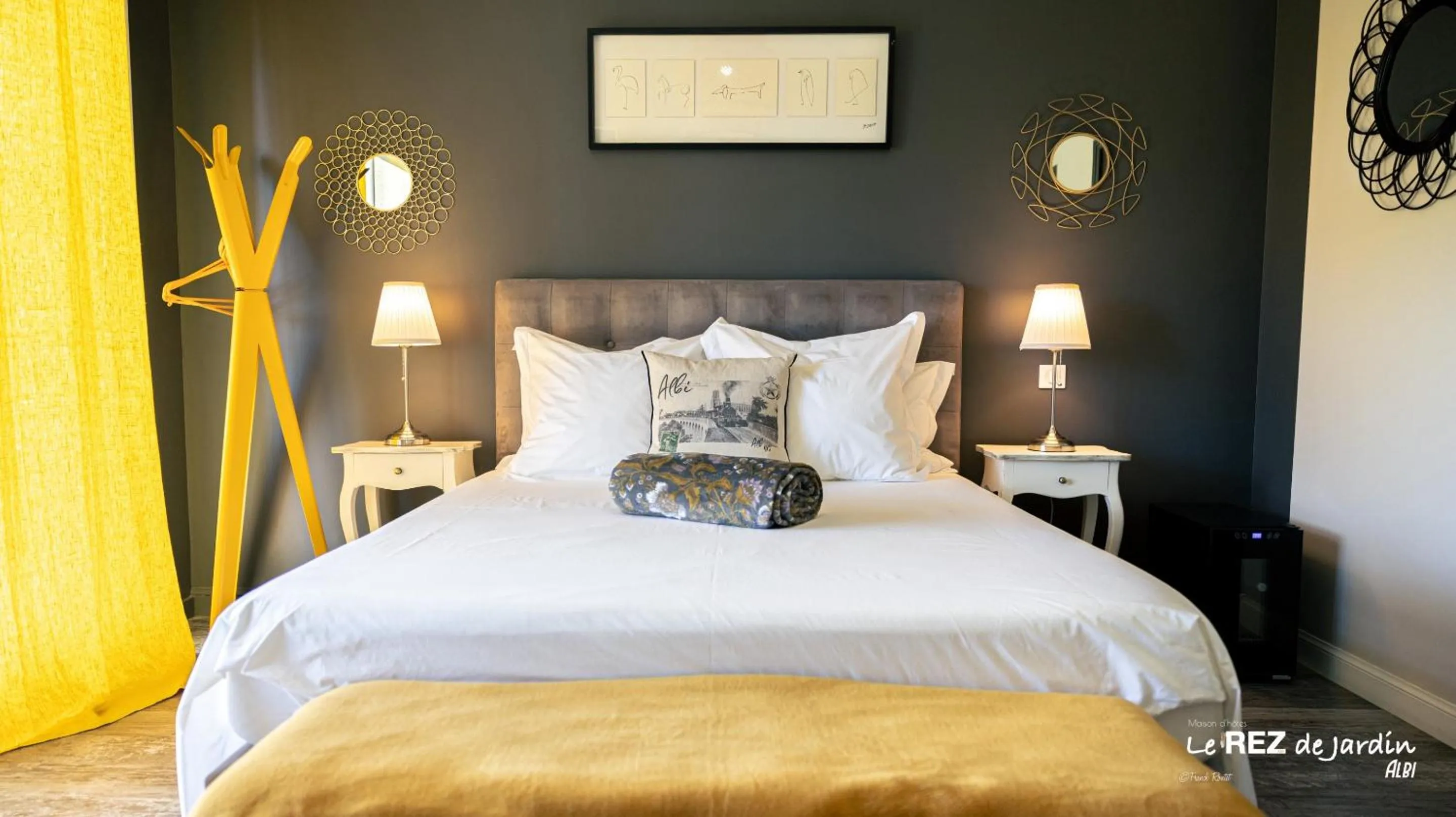 Bedroom, Bed in Le Rez de Jardin Albi