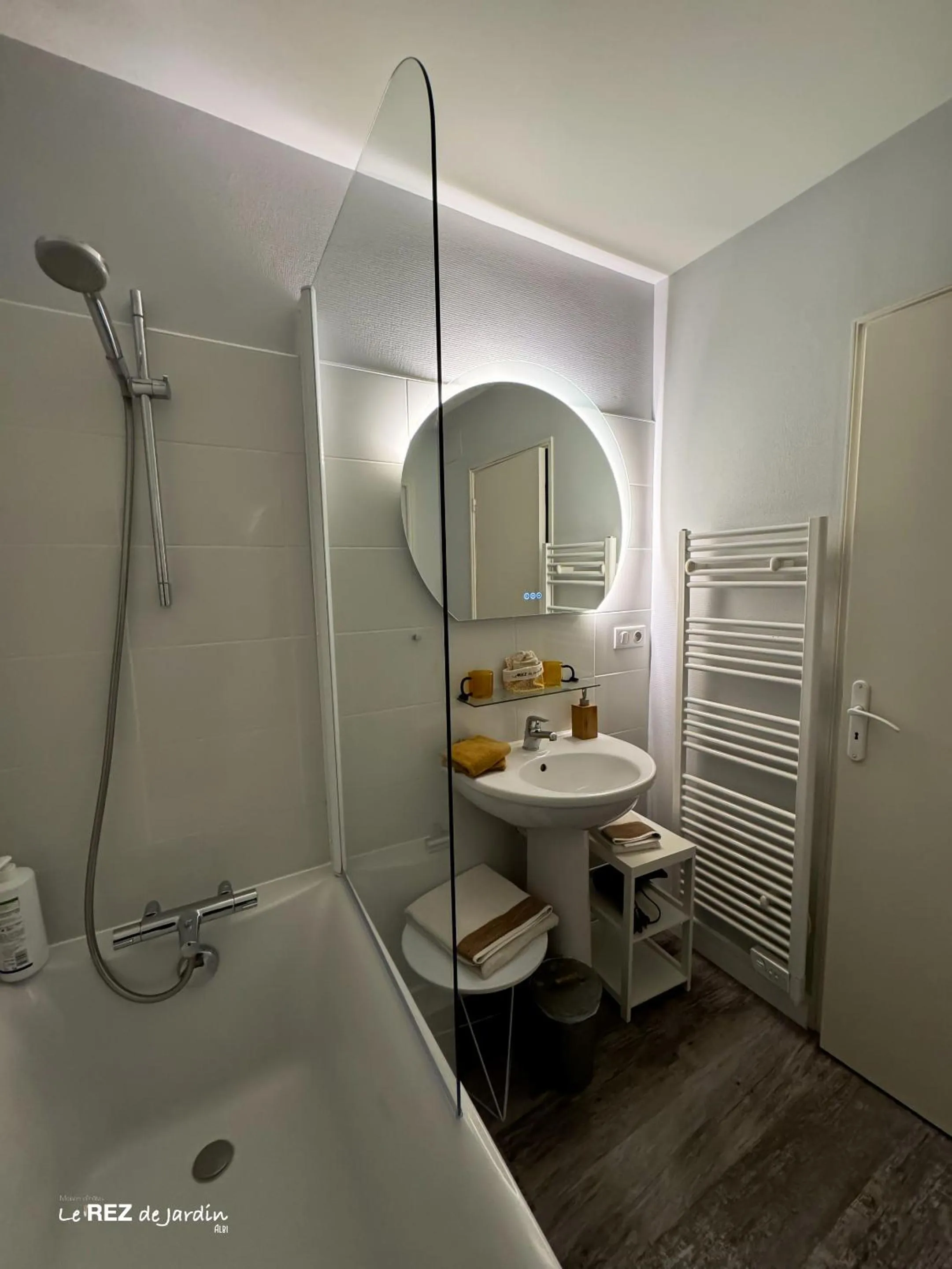 Bathroom in Le Rez de Jardin Albi