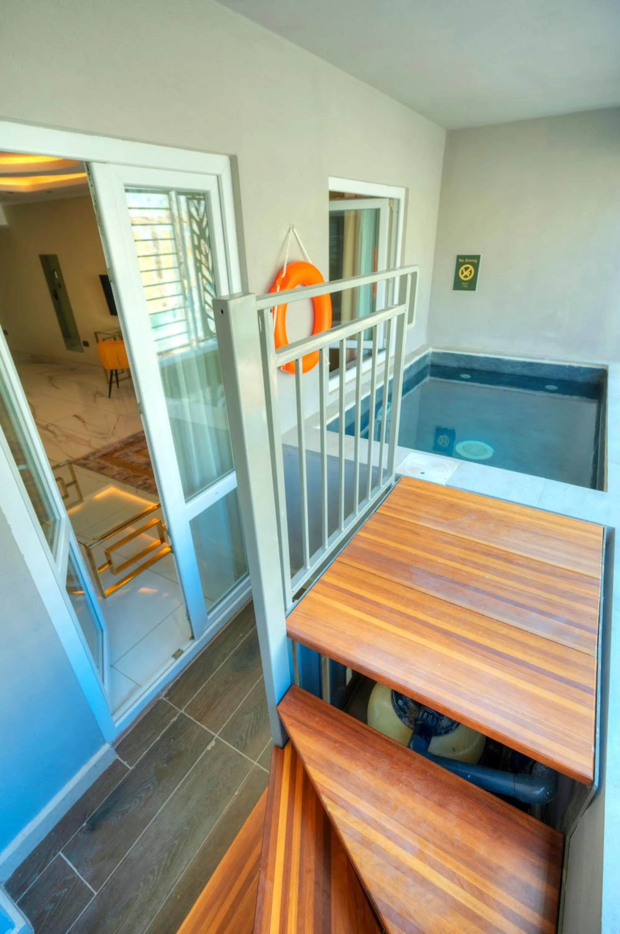 Swimming pool, Bed in The Segond Hotel