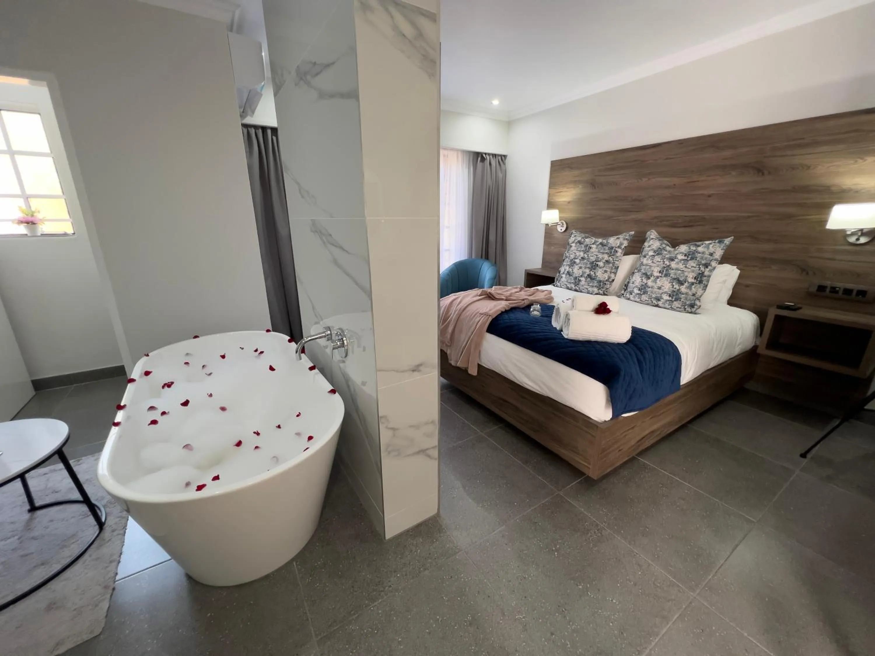 View (from property/room), Bed in Alveston Manor Boutique Hotel & Spa