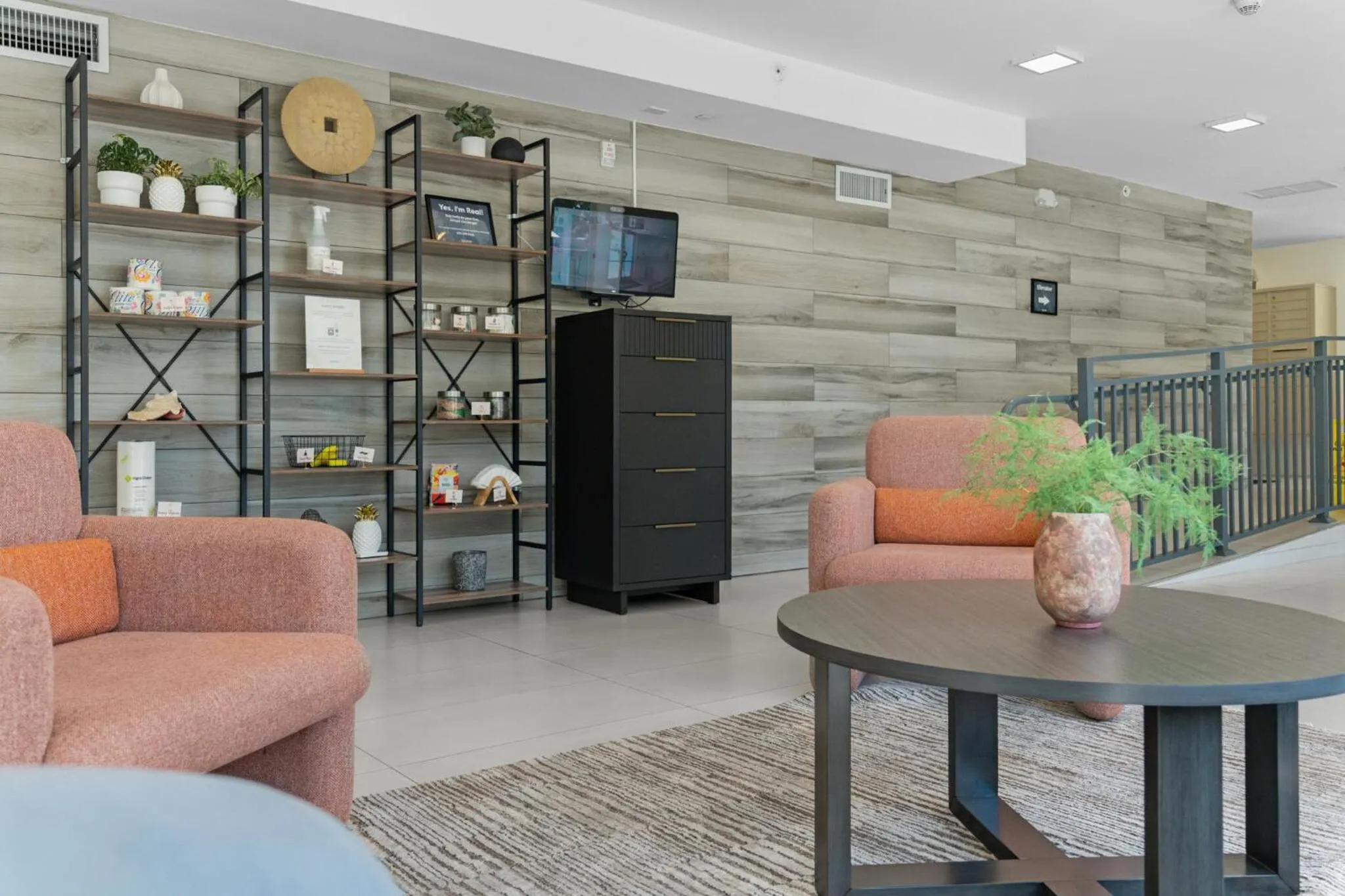 Communal lounge/ TV room in Roami at Grove 27