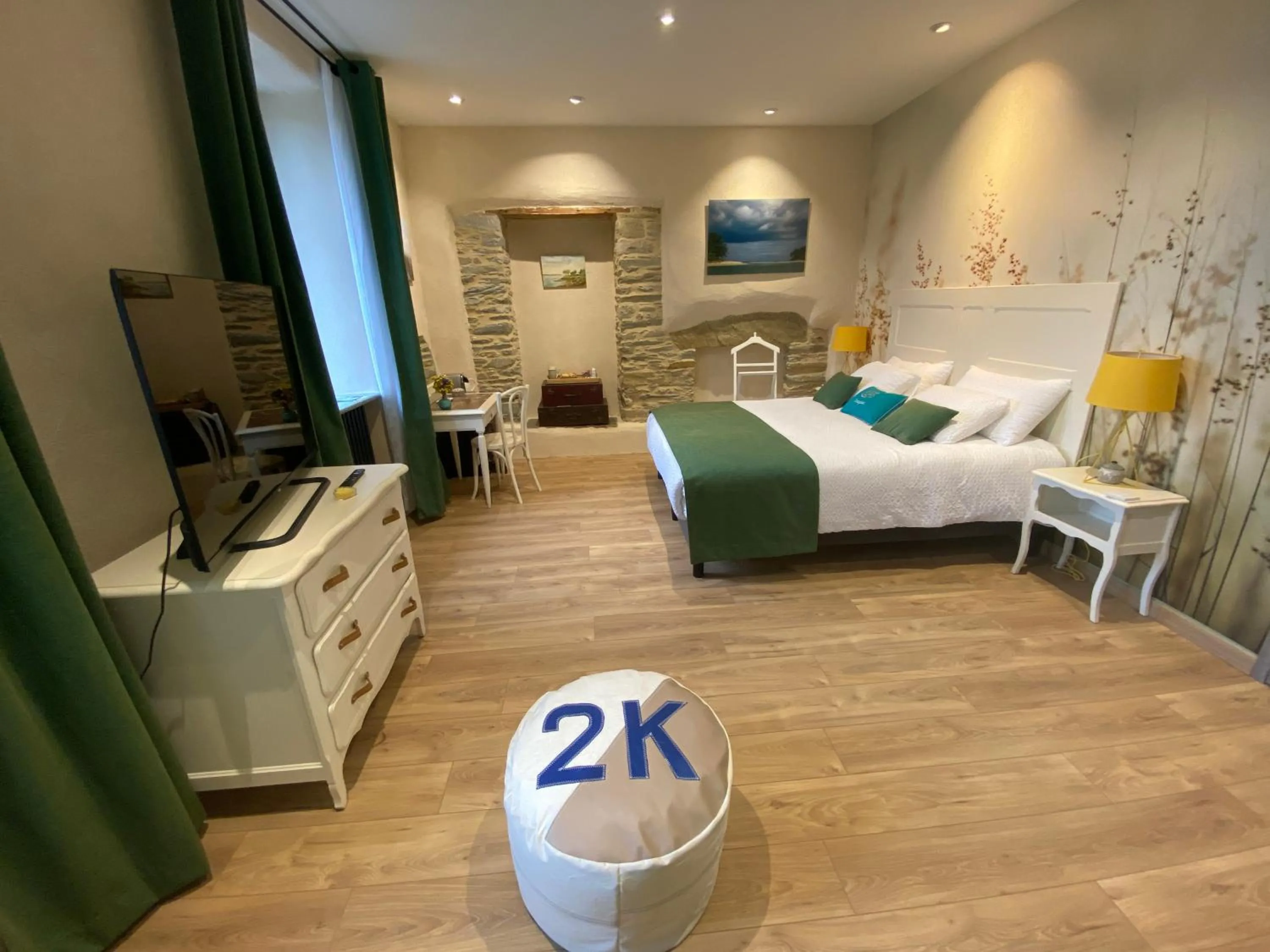 Photo of the whole room, Bed in L’ARDOISIÈRE, maison d’hôtes et d’amis