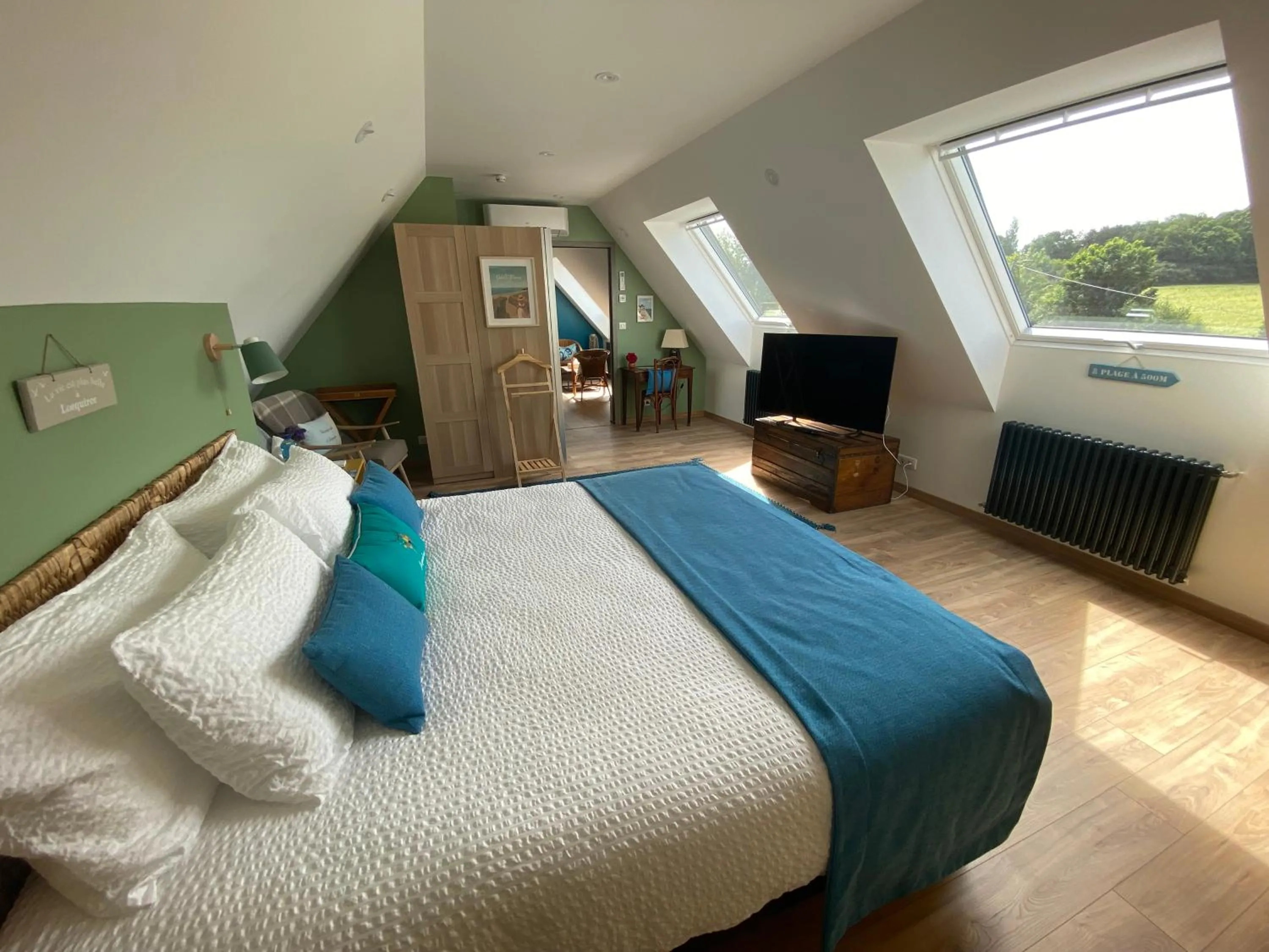 Photo of the whole room, Bed in L’ARDOISIÈRE, maison d’hôtes et d’amis