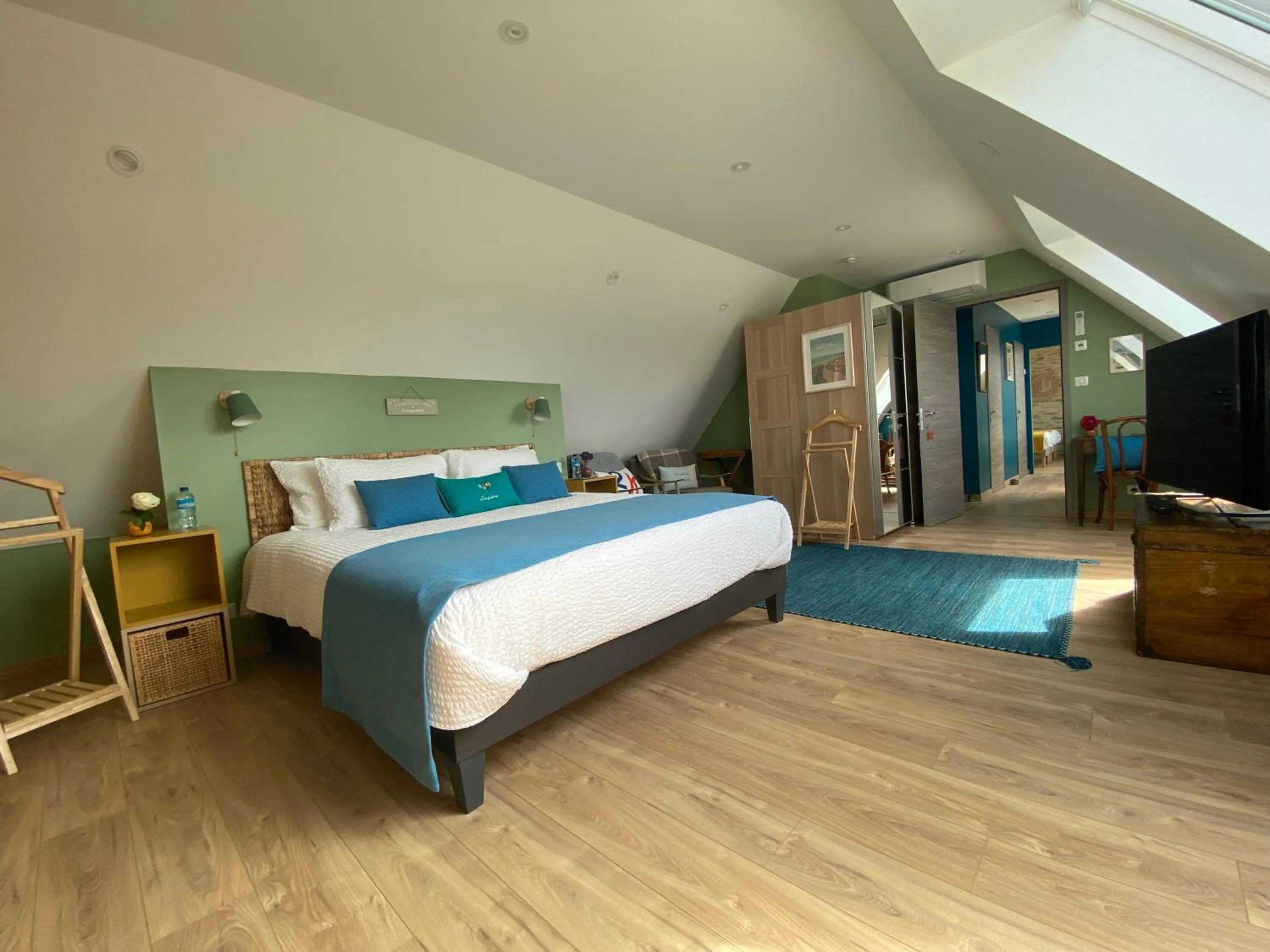 Photo of the whole room, Bed in L’ARDOISIÈRE, maison d’hôtes et d’amis