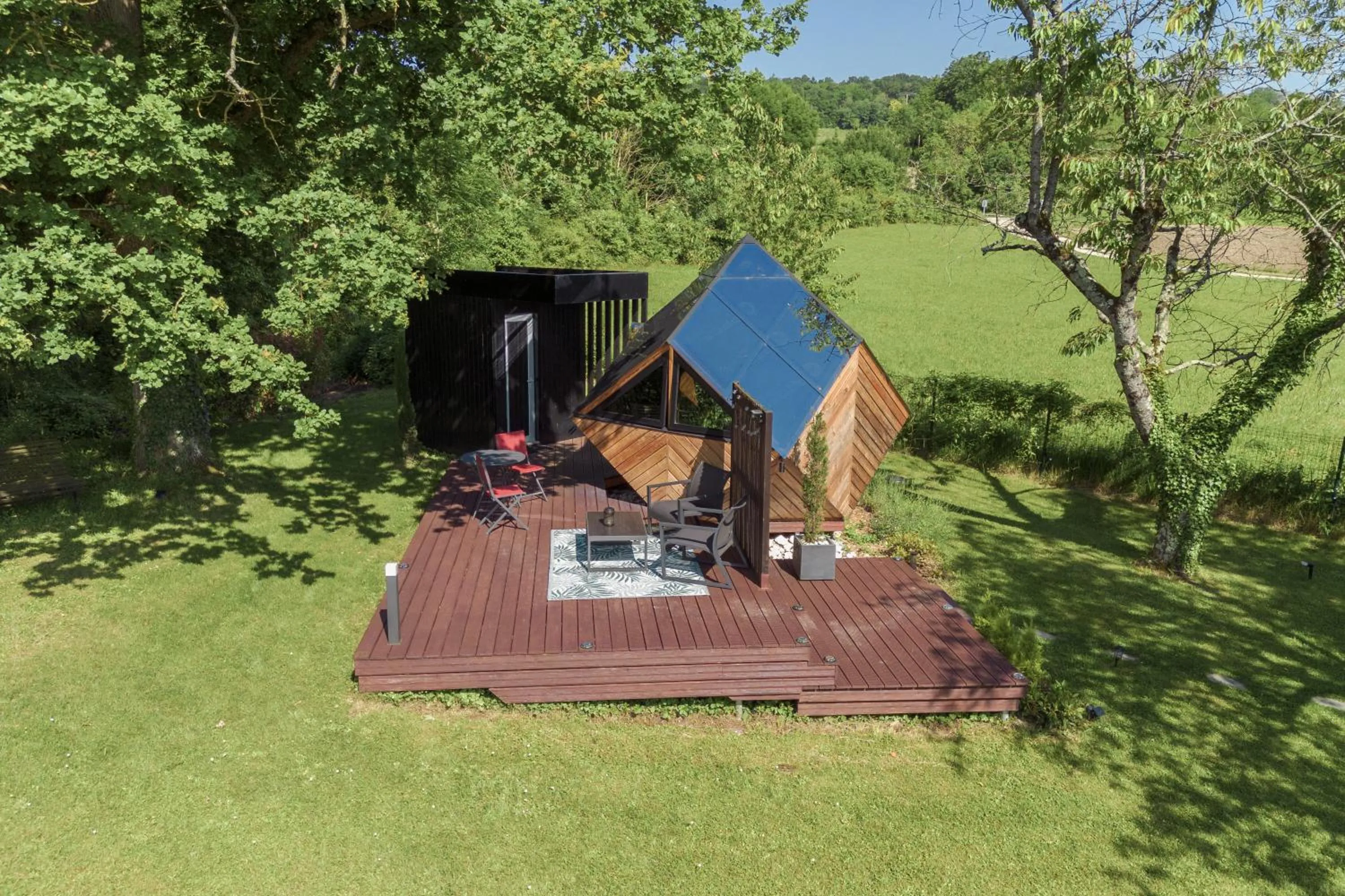 Bird's eye view in LA RÉSERVE DE L'AUBE - Hébergements insolites Luxe et Design