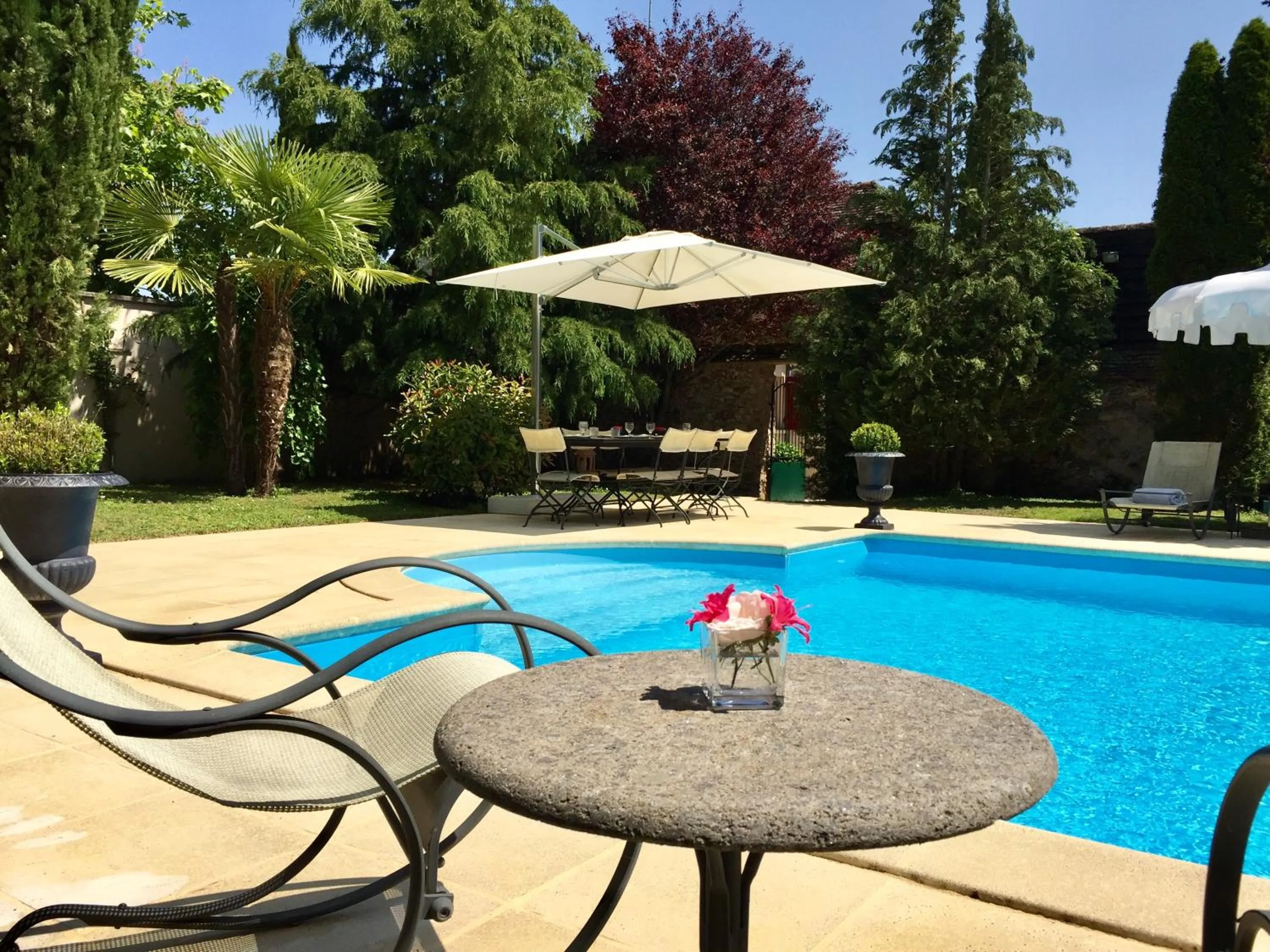 Swimming pool in LA RÉSERVE DE L'AUBE - Hébergements insolites Luxe et Design