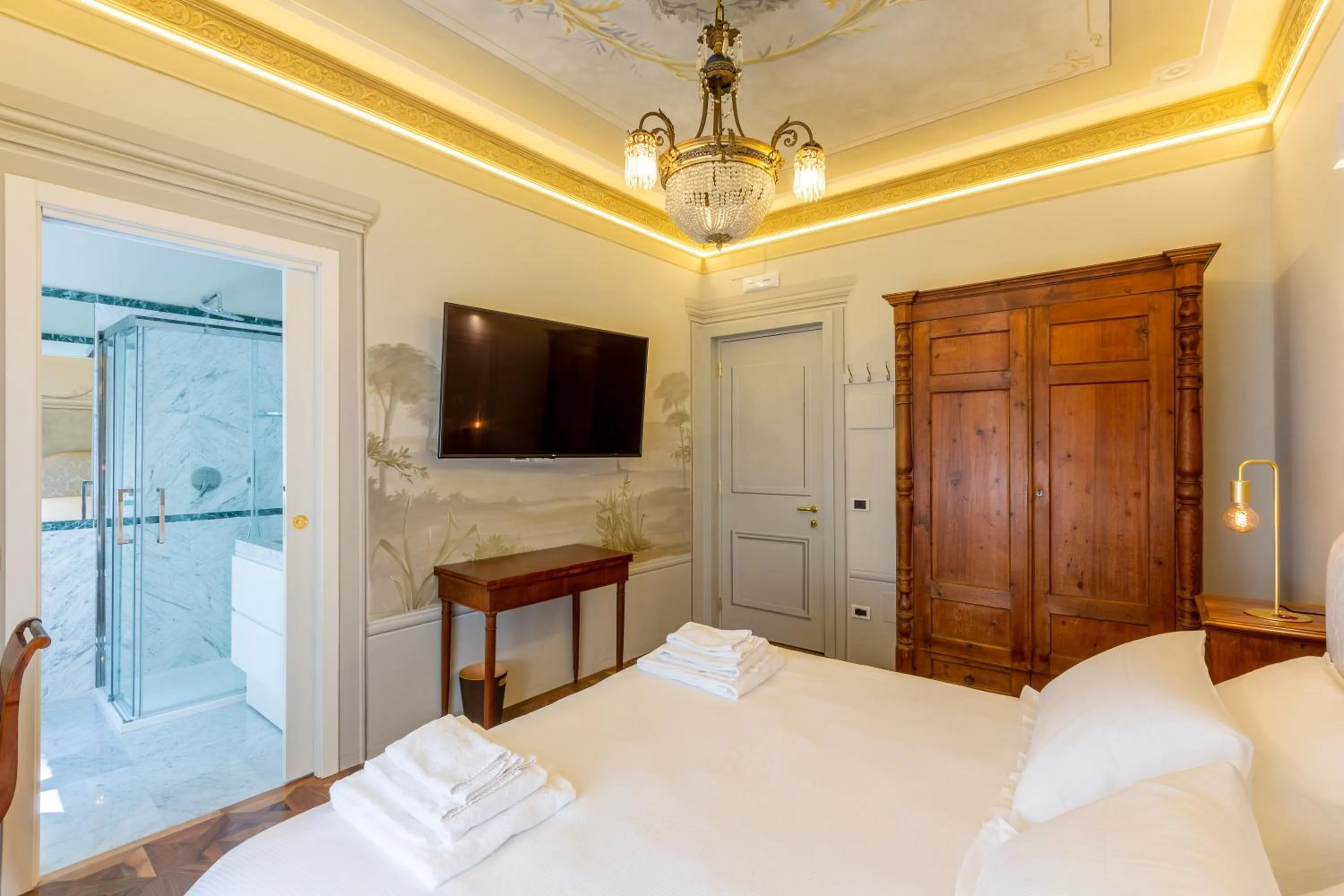 Bathroom, Bed in Villa Tortorelli