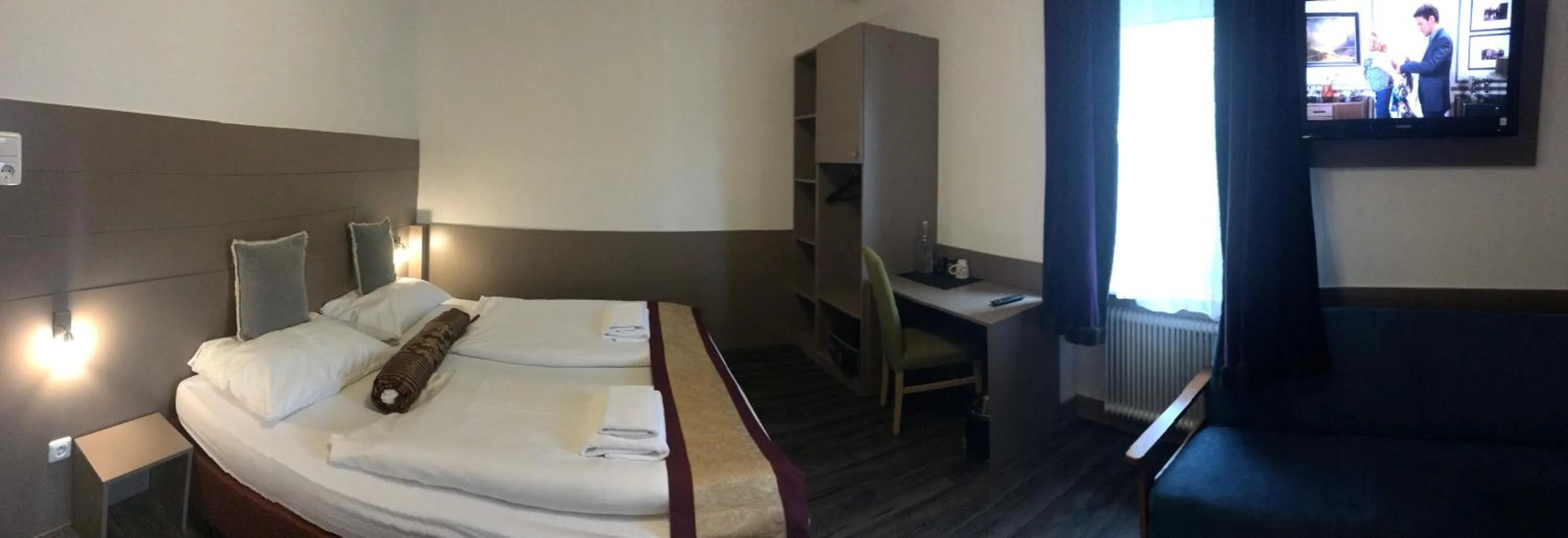 Photo of the whole room, Bed in Hotel Vogelweiderhof