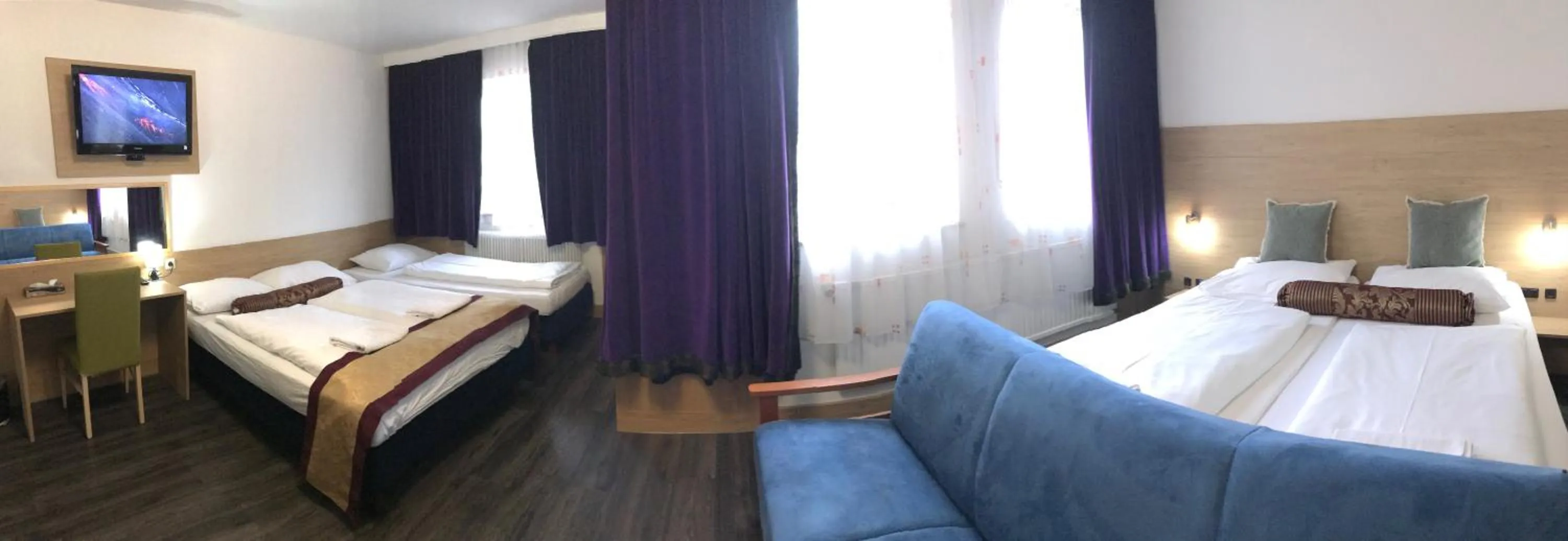 Photo of the whole room, Bed in Hotel Vogelweiderhof