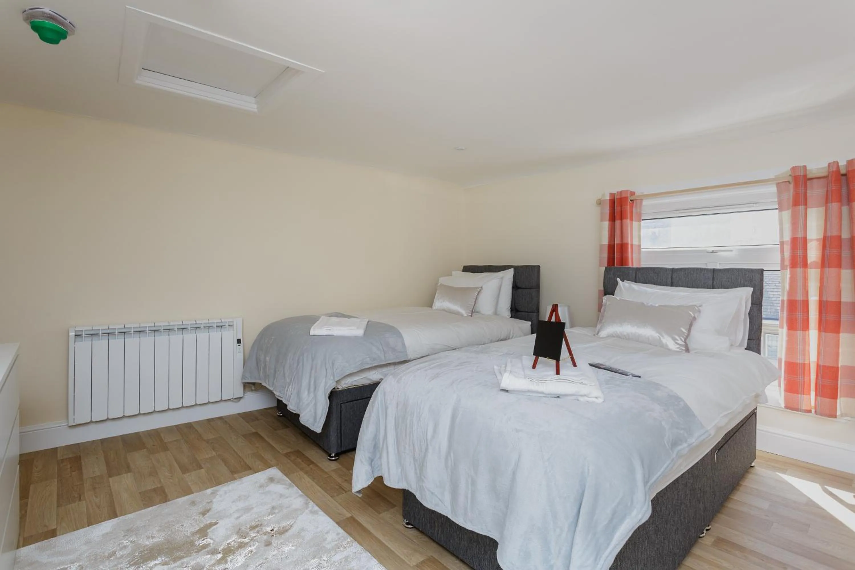 Bedroom, Bed in St Mary's - Modern Central Huge Studio Apartments