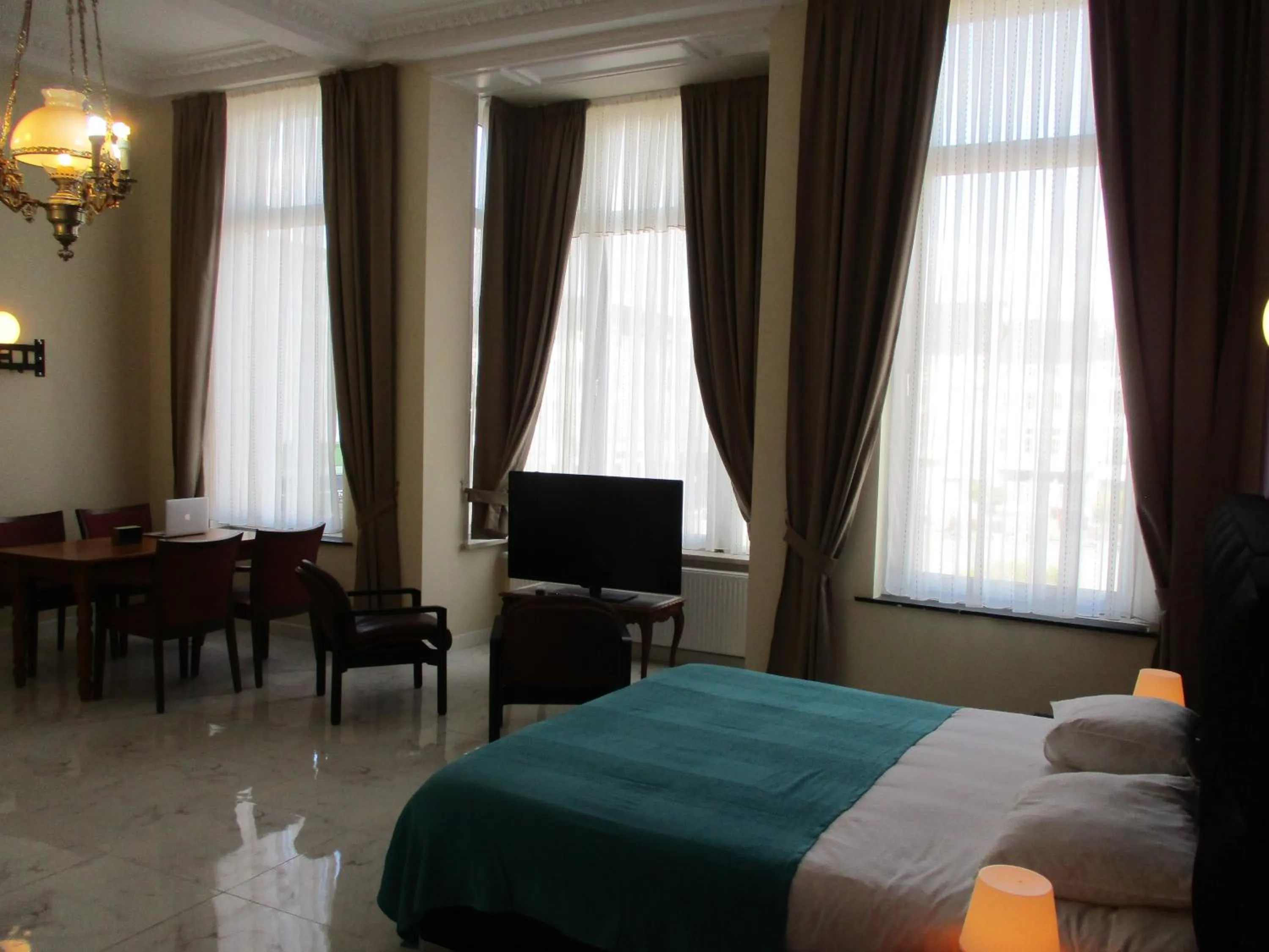 Bed in Hotel de la Gare Aalst