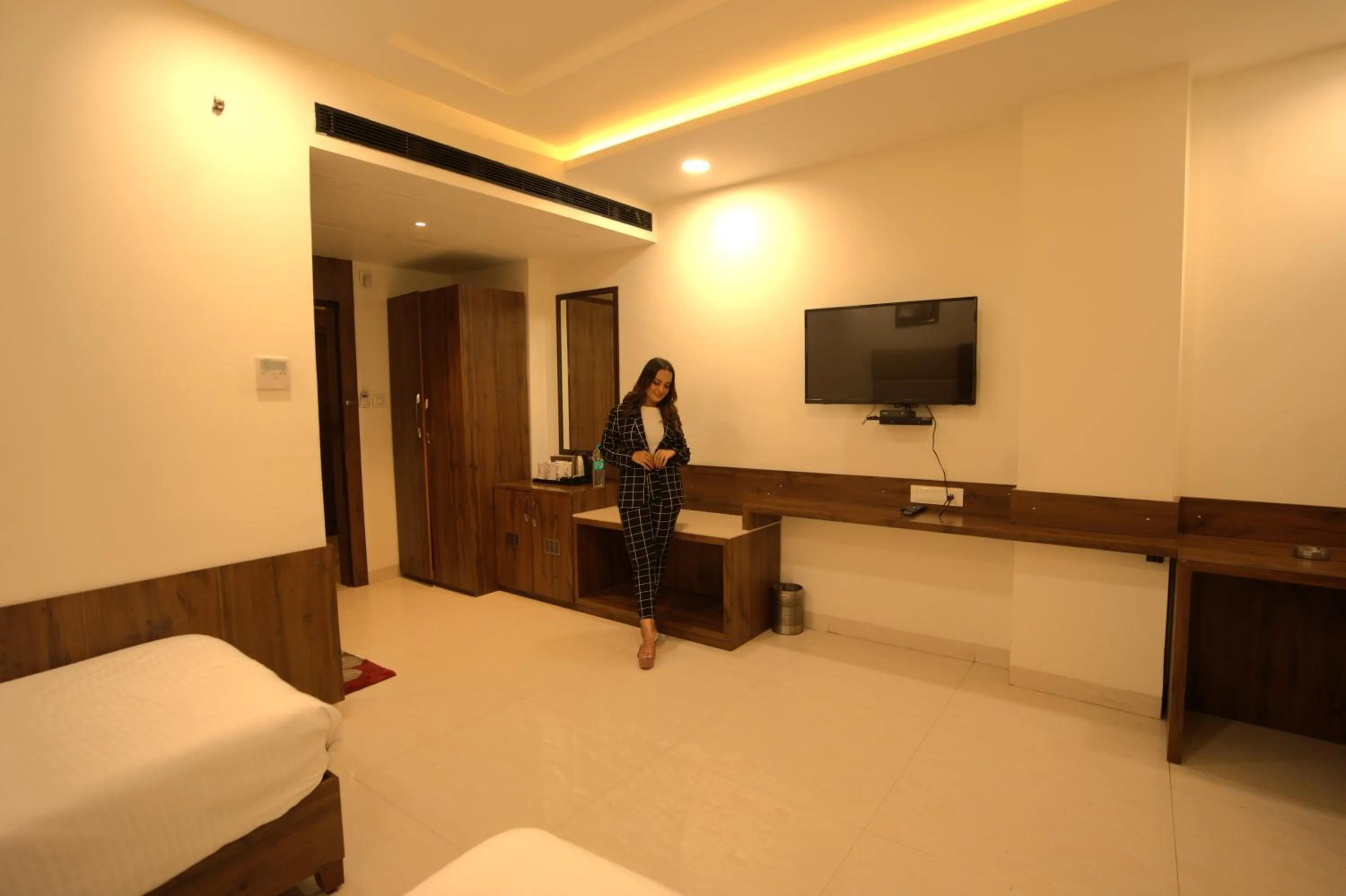 TV and multimedia, Bed in Hotel Pradeep Star Inn