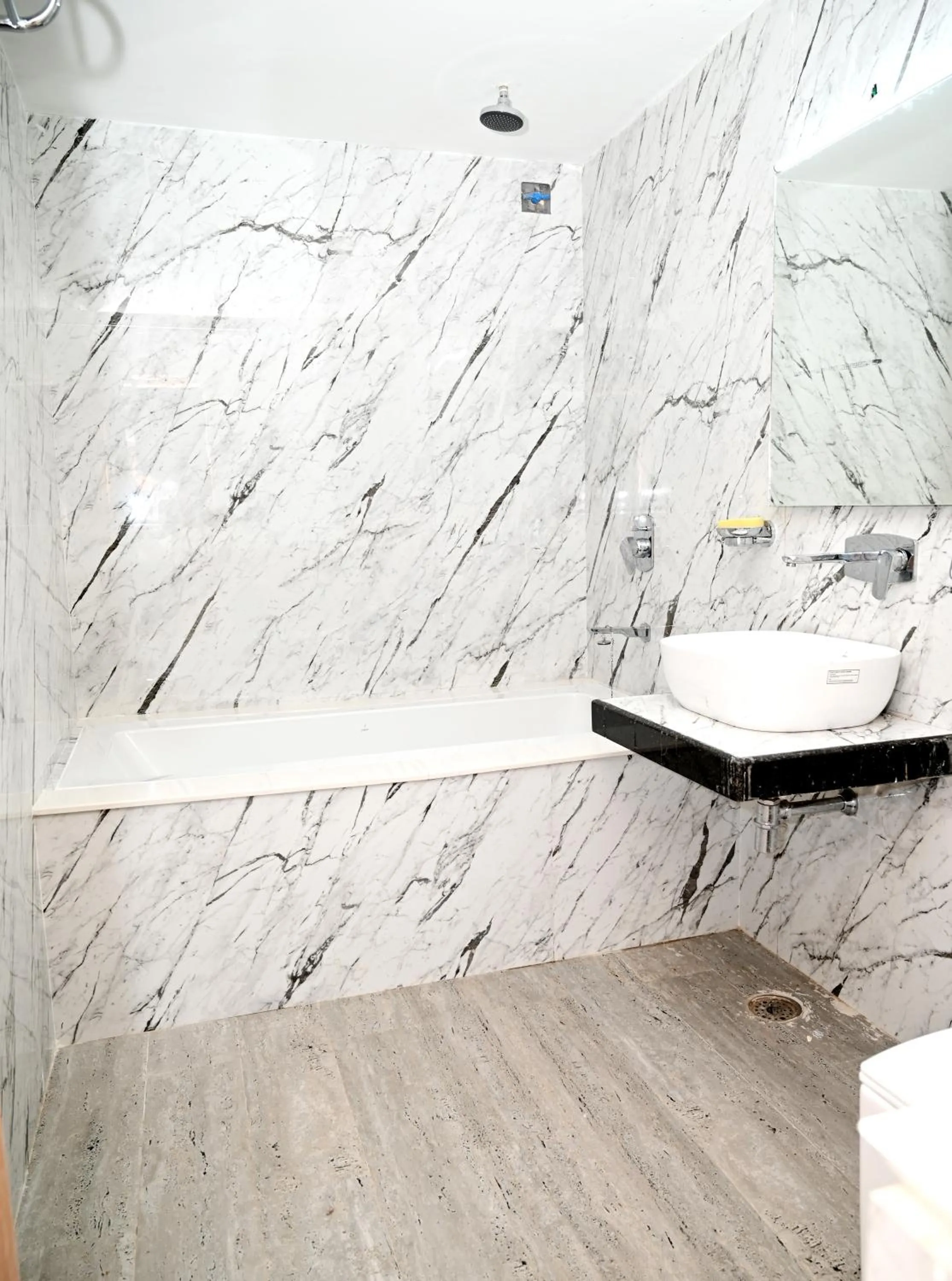 Shower in Hotel Pradeep Star Inn