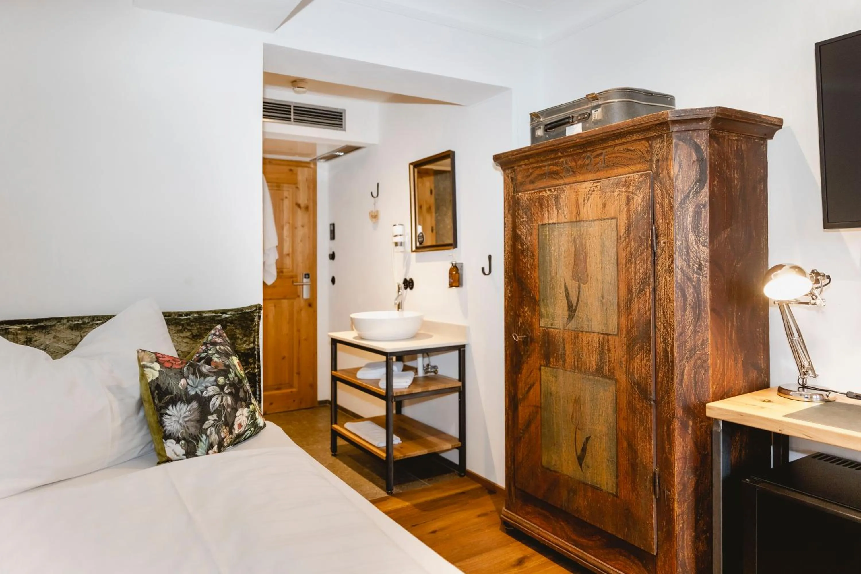 Photo of the whole room, Bed in Seehotel Berau