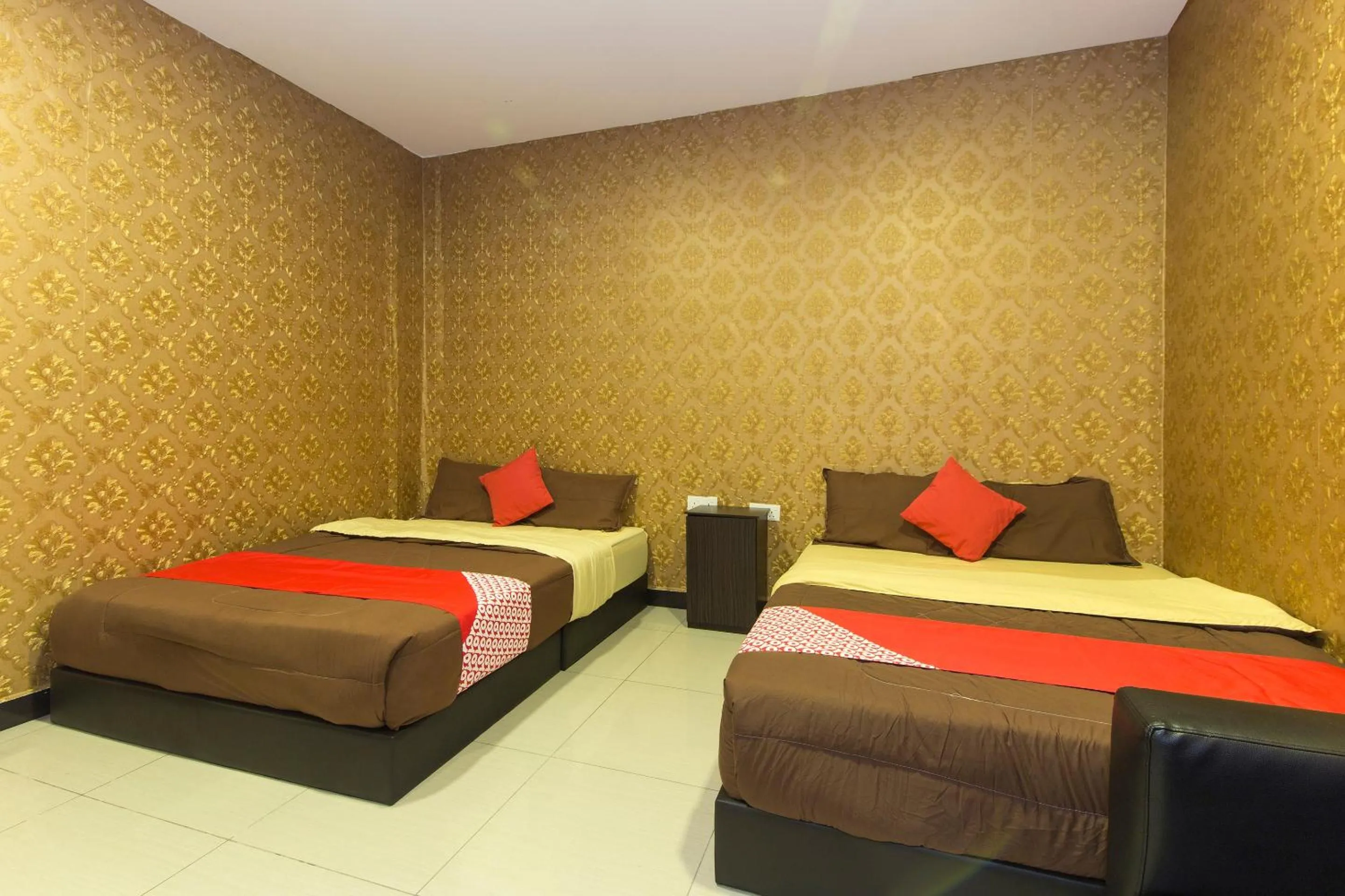 Family Suite in Super OYO 439 Night Queen Hotel