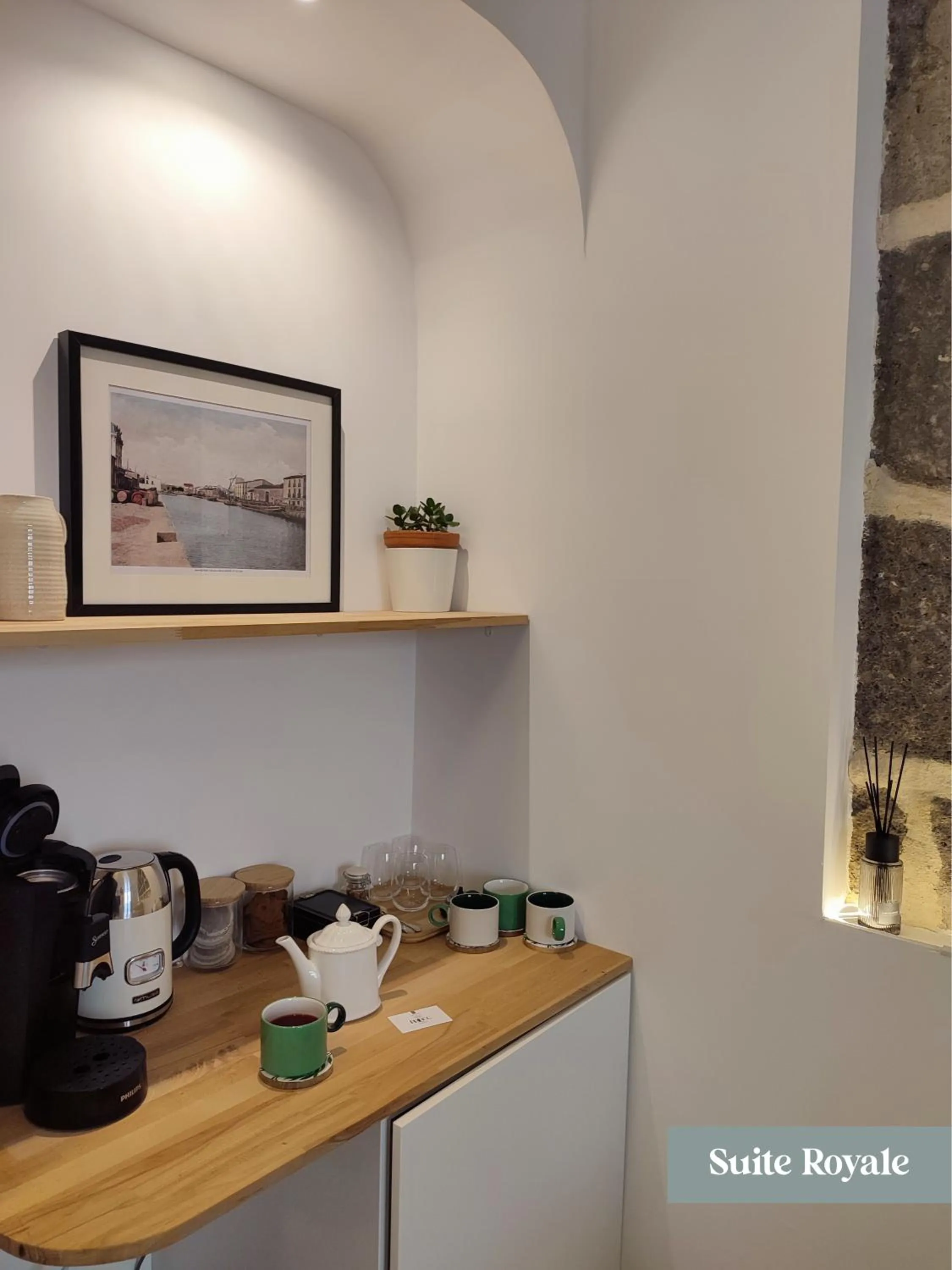 Coffee/tea facilities in Le Prince - Maison d'hôtes