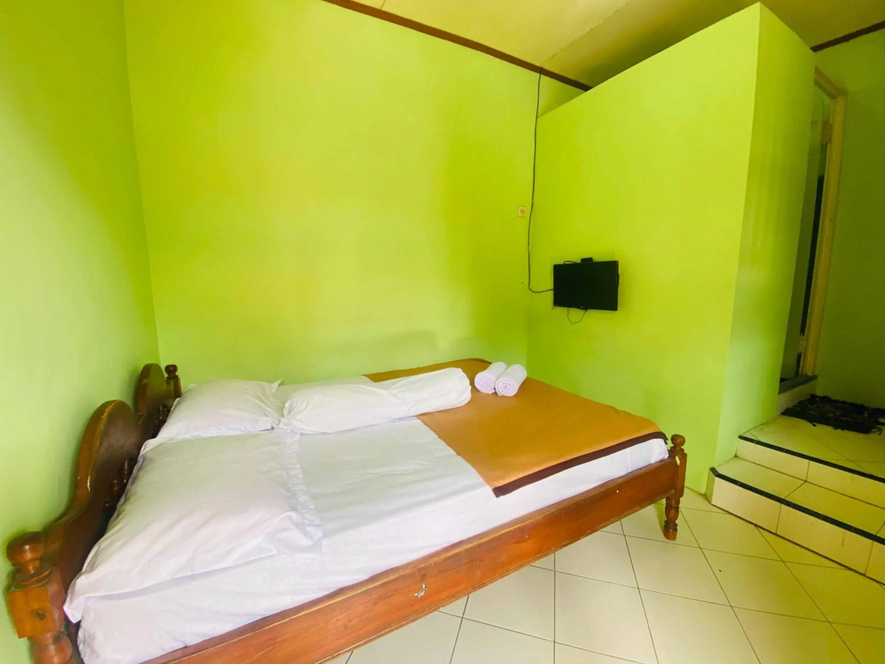 Bedroom, Bed in Hotel Gerung 1 near Alun Alun Nganjuk Mitra RedDoorz